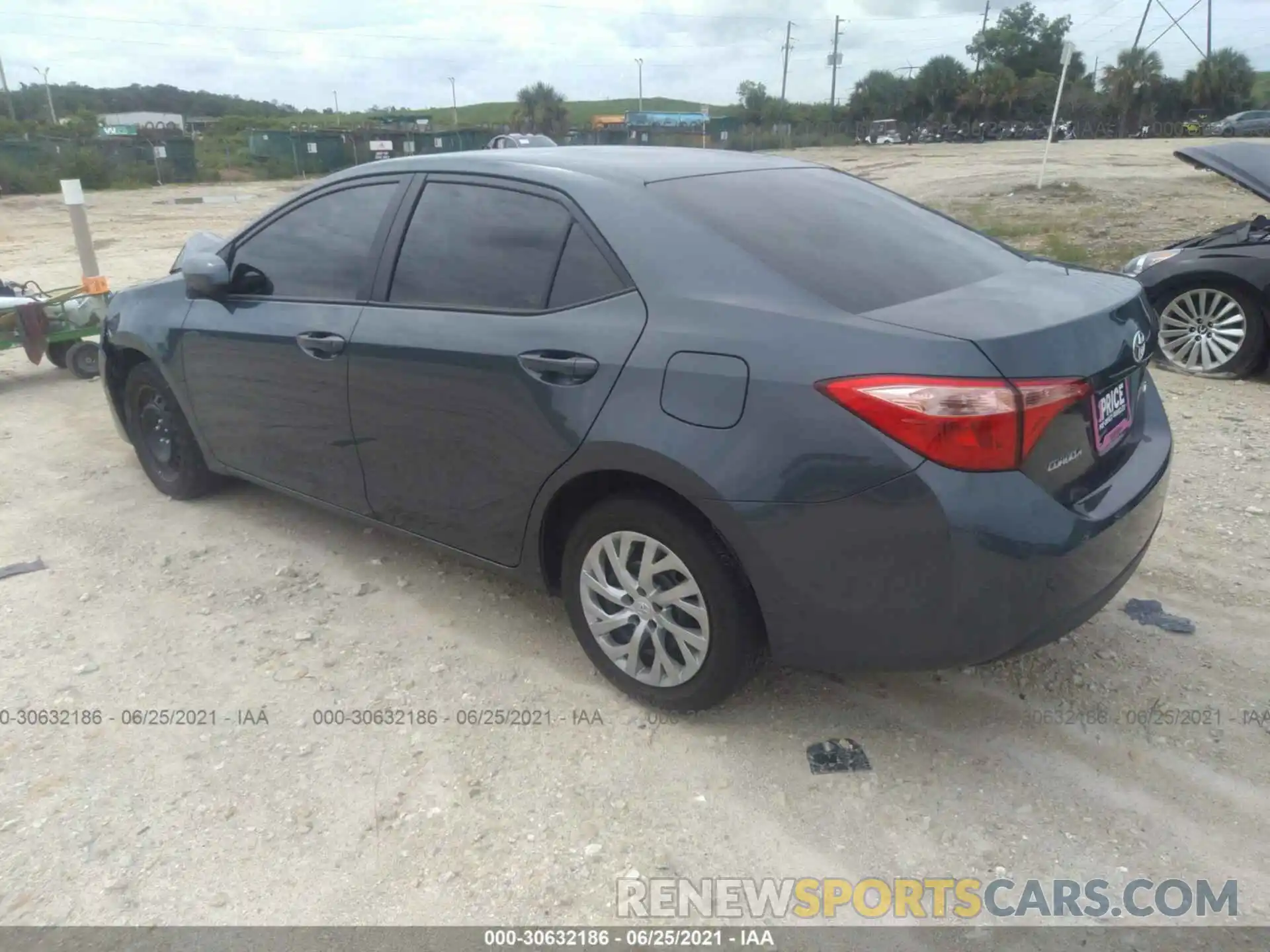 3 Photograph of a damaged car 2T1BURHE3KC131238 TOYOTA COROLLA 2019