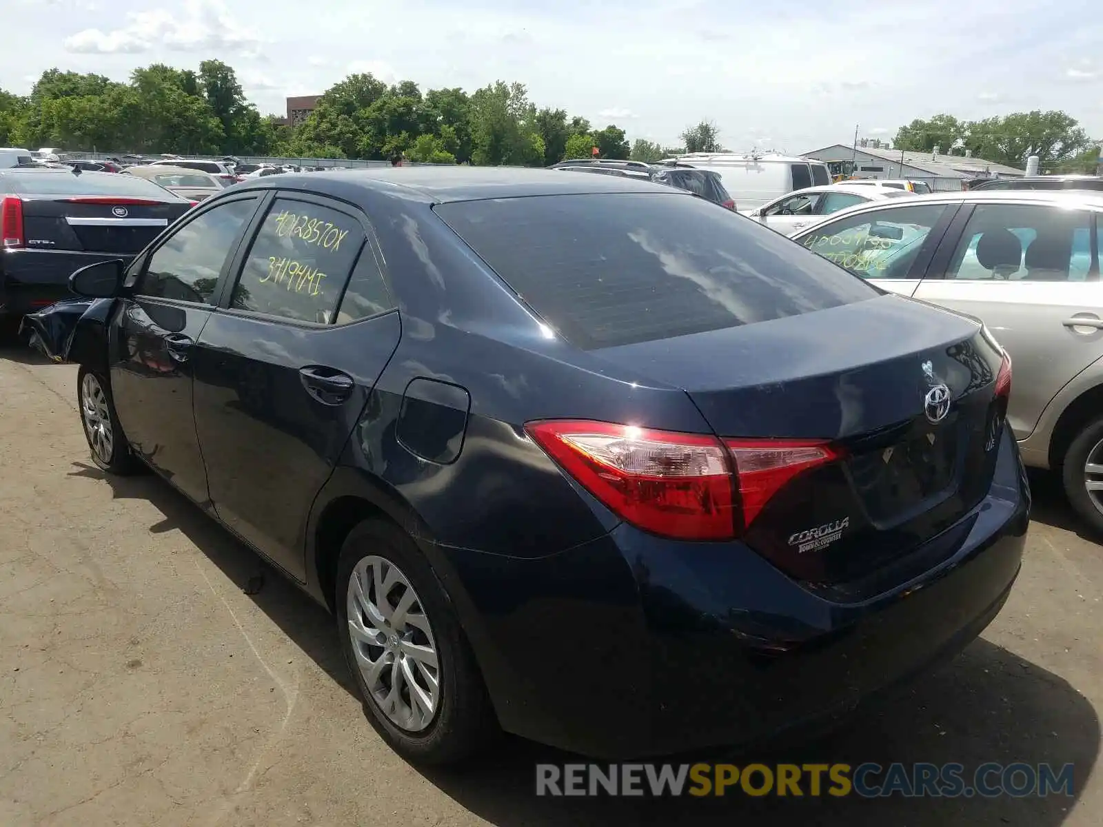 3 Photograph of a damaged car 2T1BURHE3KC133619 TOYOTA COROLLA 2019