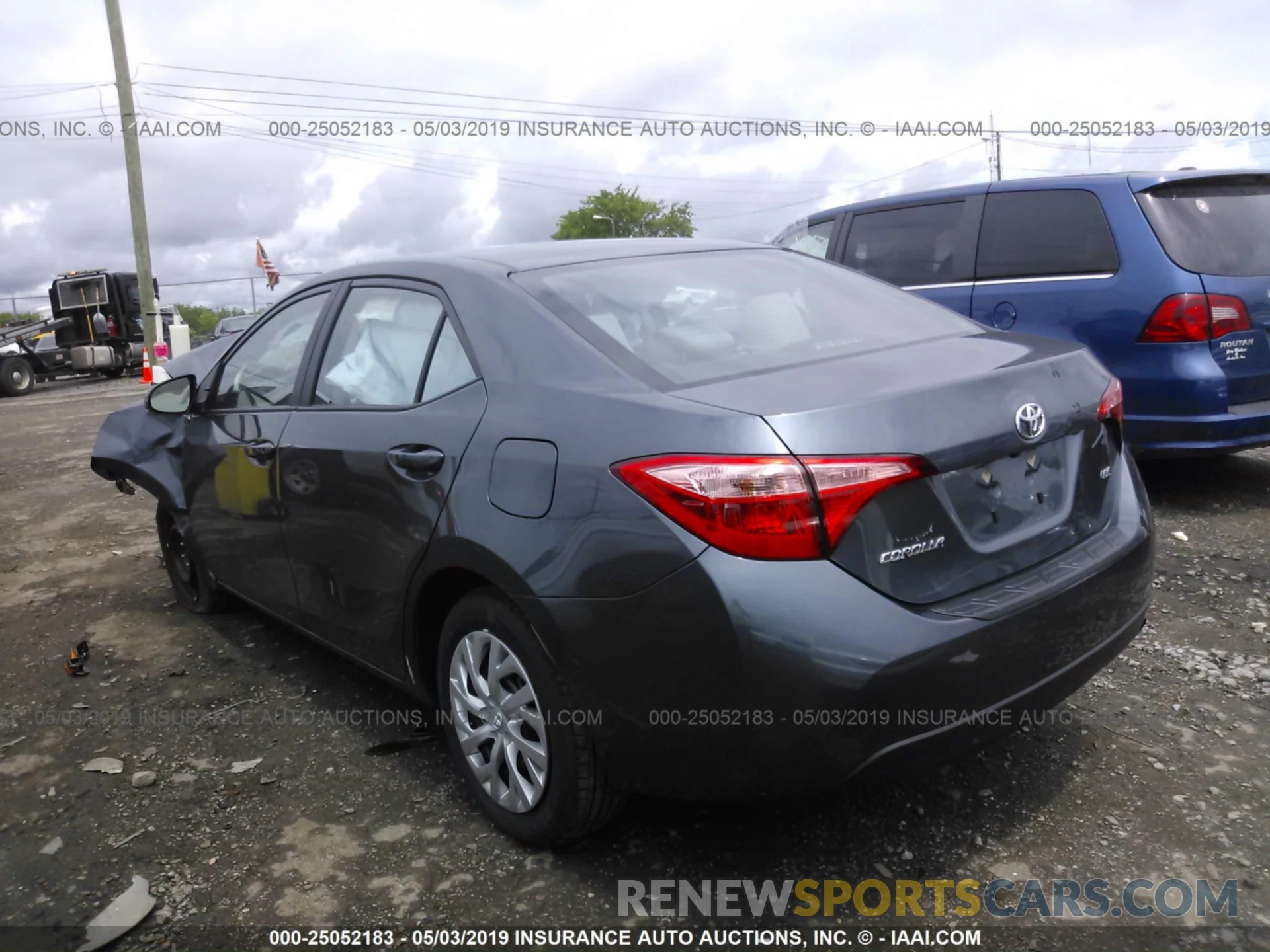 3 Photograph of a damaged car 2T1BURHE3KC136410 TOYOTA COROLLA 2019