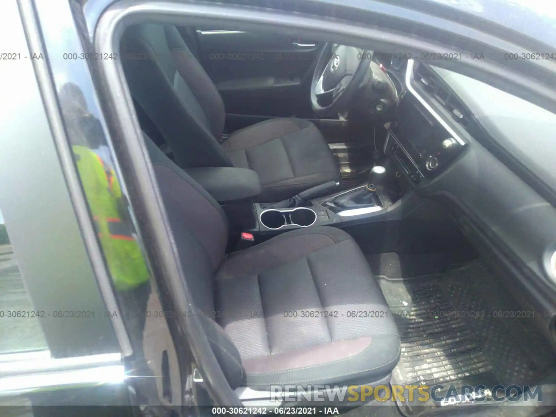 5 Photograph of a damaged car 2T1BURHE3KC137248 TOYOTA COROLLA 2019