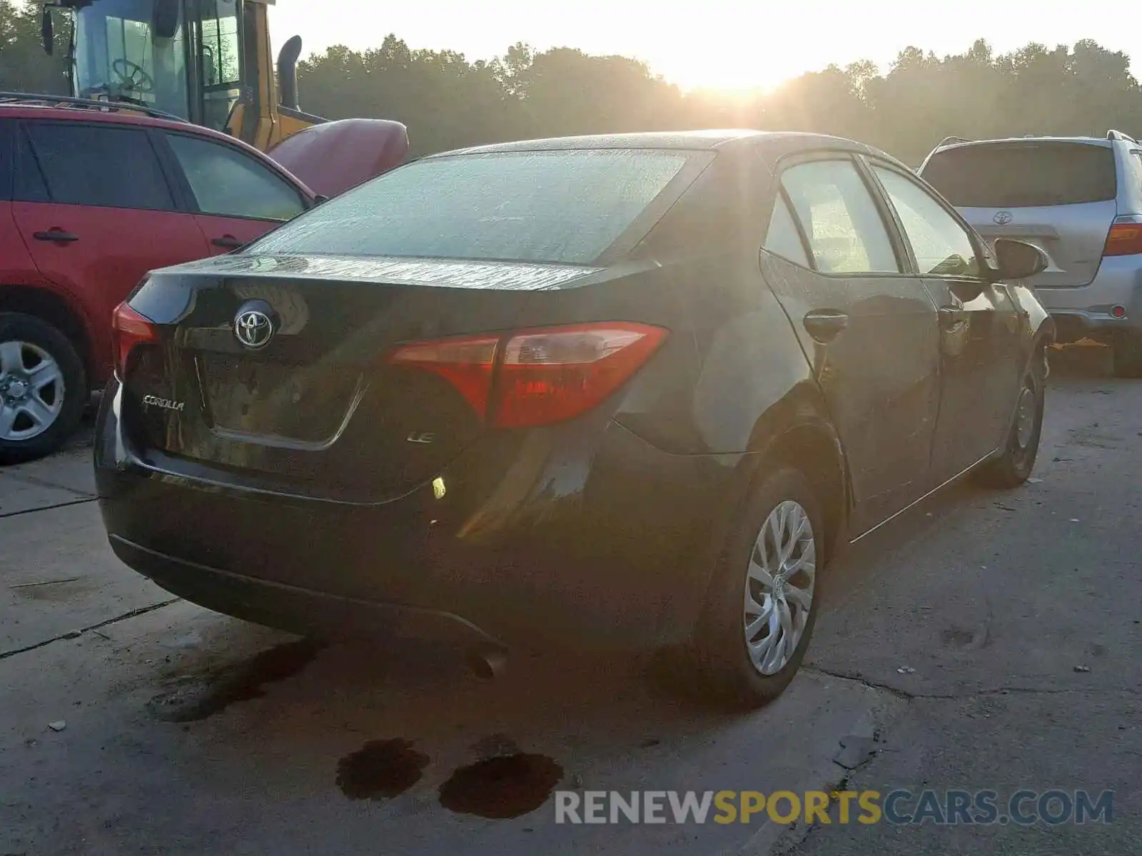 4 Photograph of a damaged car 2T1BURHE3KC137797 TOYOTA COROLLA 2019