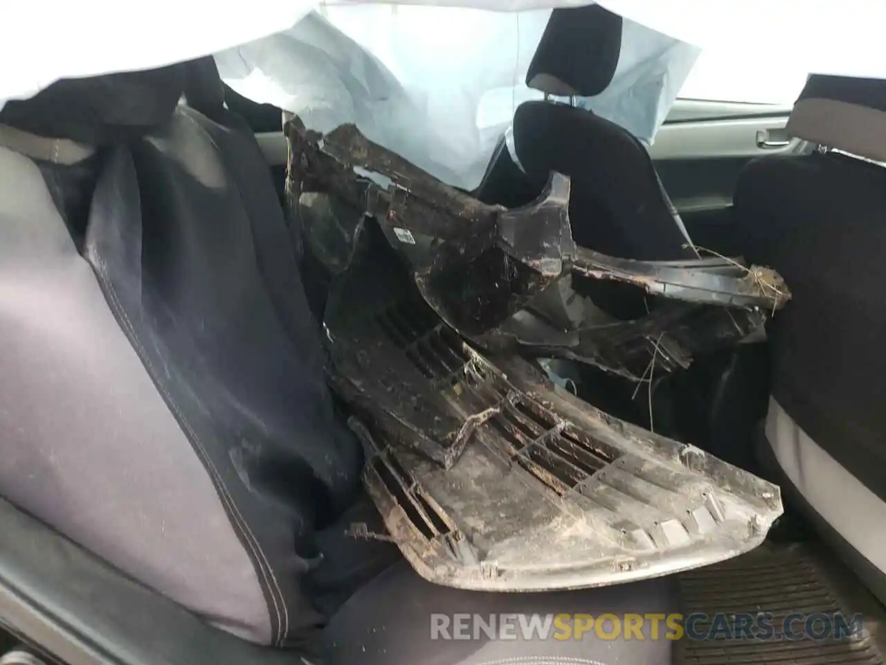 6 Photograph of a damaged car 2T1BURHE3KC138979 TOYOTA COROLLA 2019