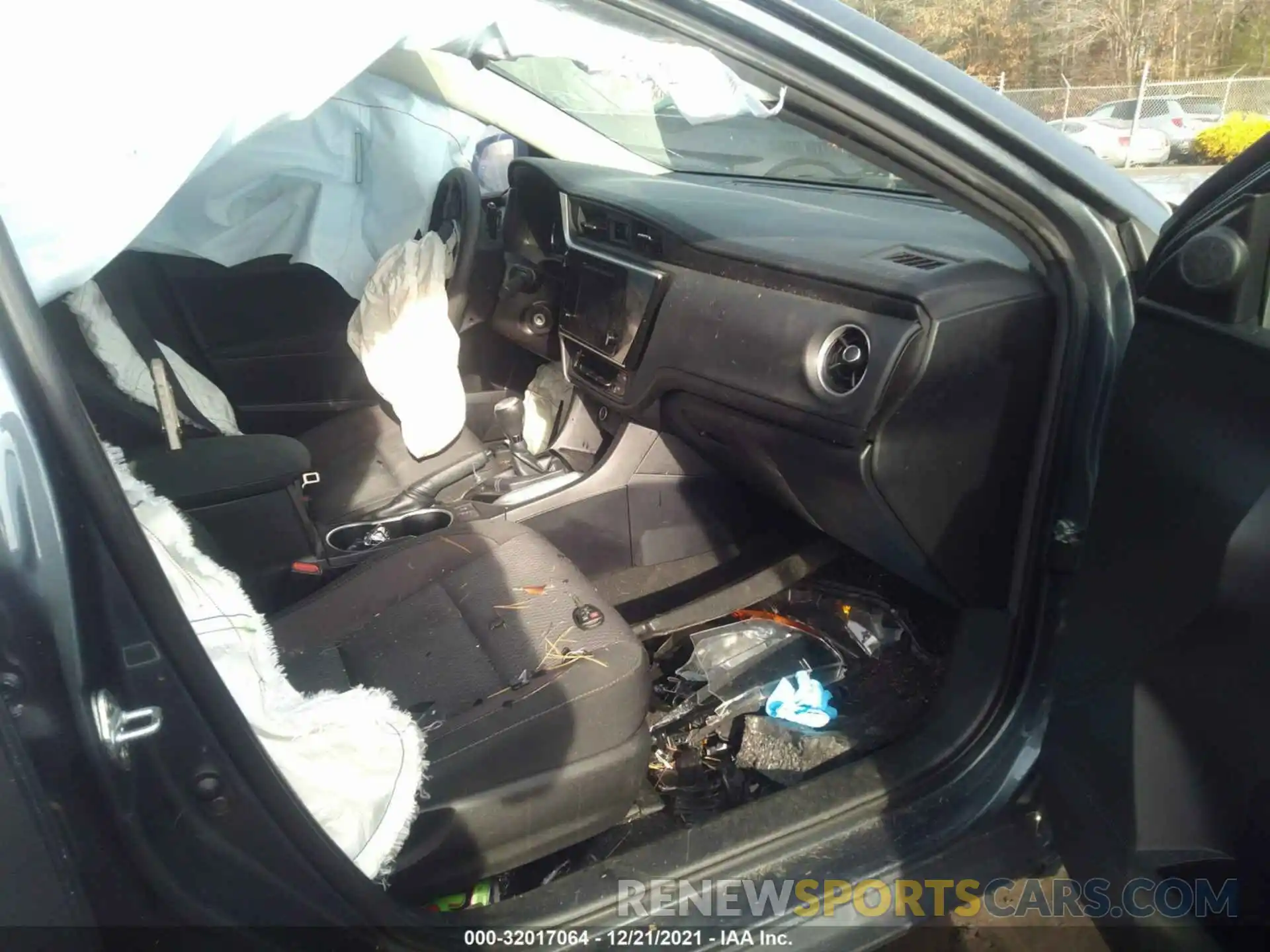 5 Photograph of a damaged car 2T1BURHE3KC140652 TOYOTA COROLLA 2019