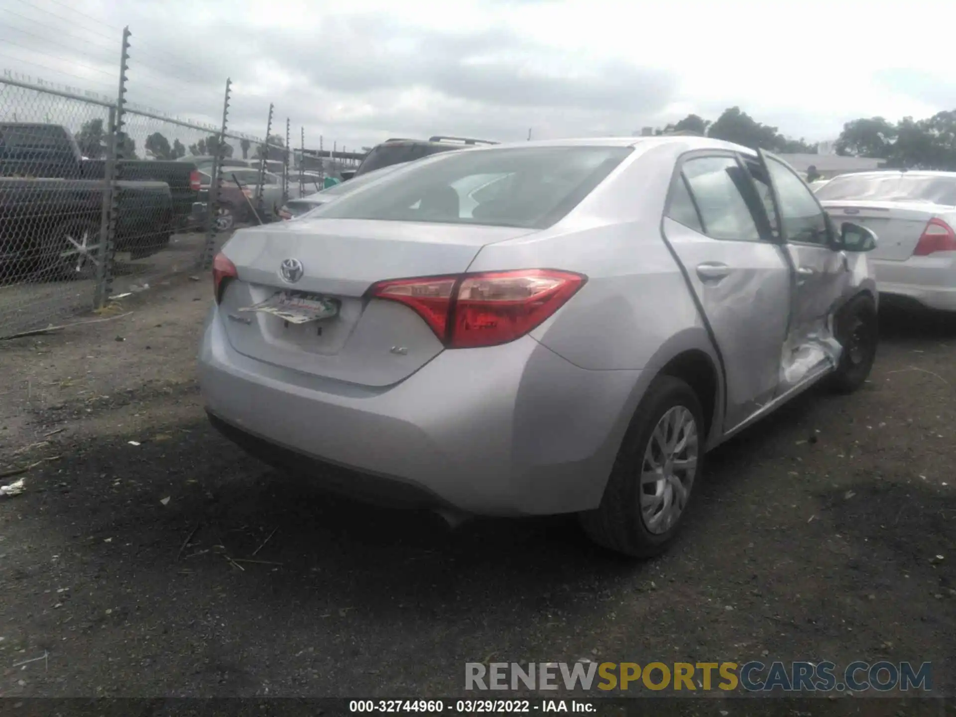 4 Photograph of a damaged car 2T1BURHE3KC140764 TOYOTA COROLLA 2019