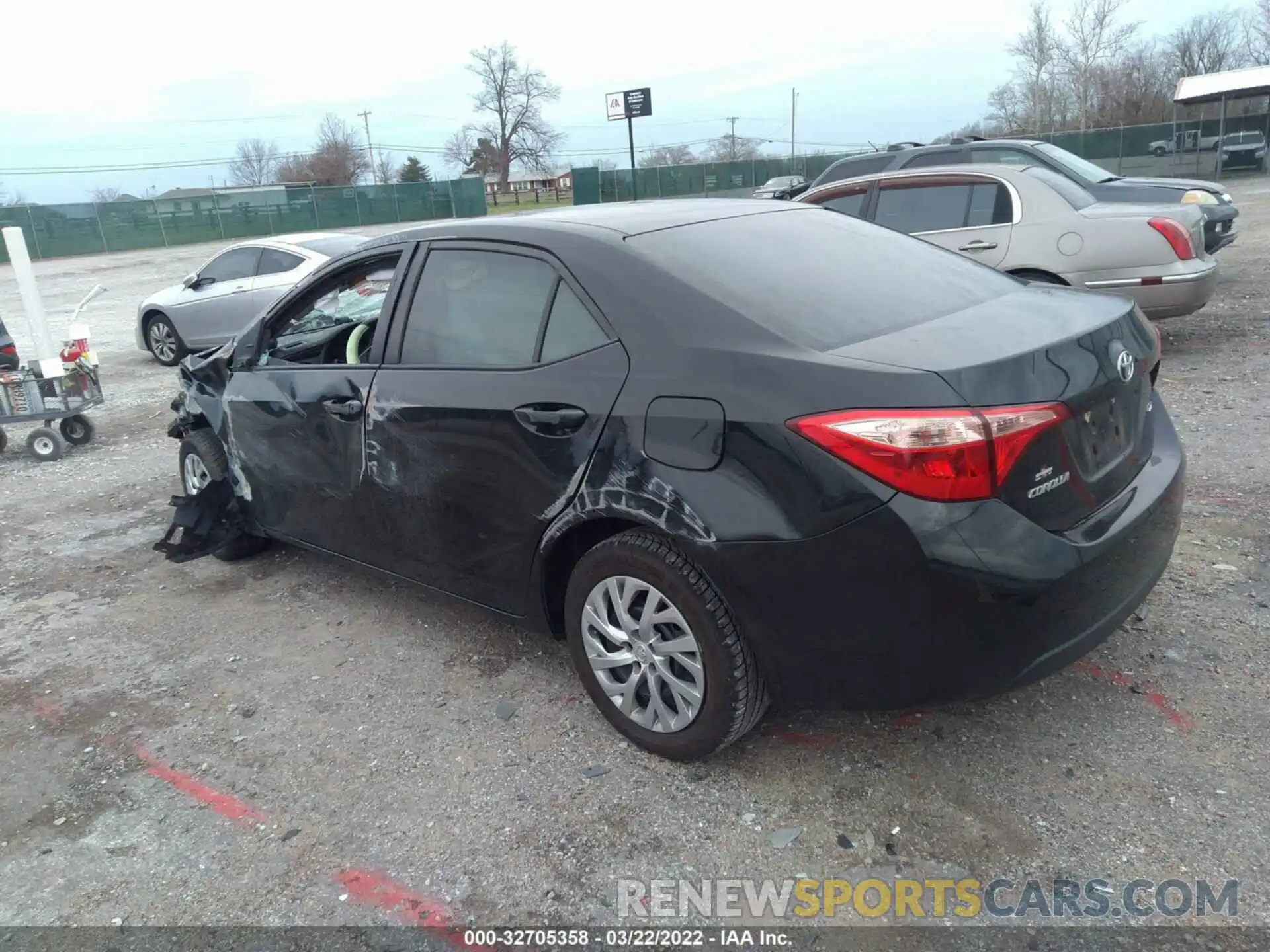 3 Photograph of a damaged car 2T1BURHE3KC143793 TOYOTA COROLLA 2019