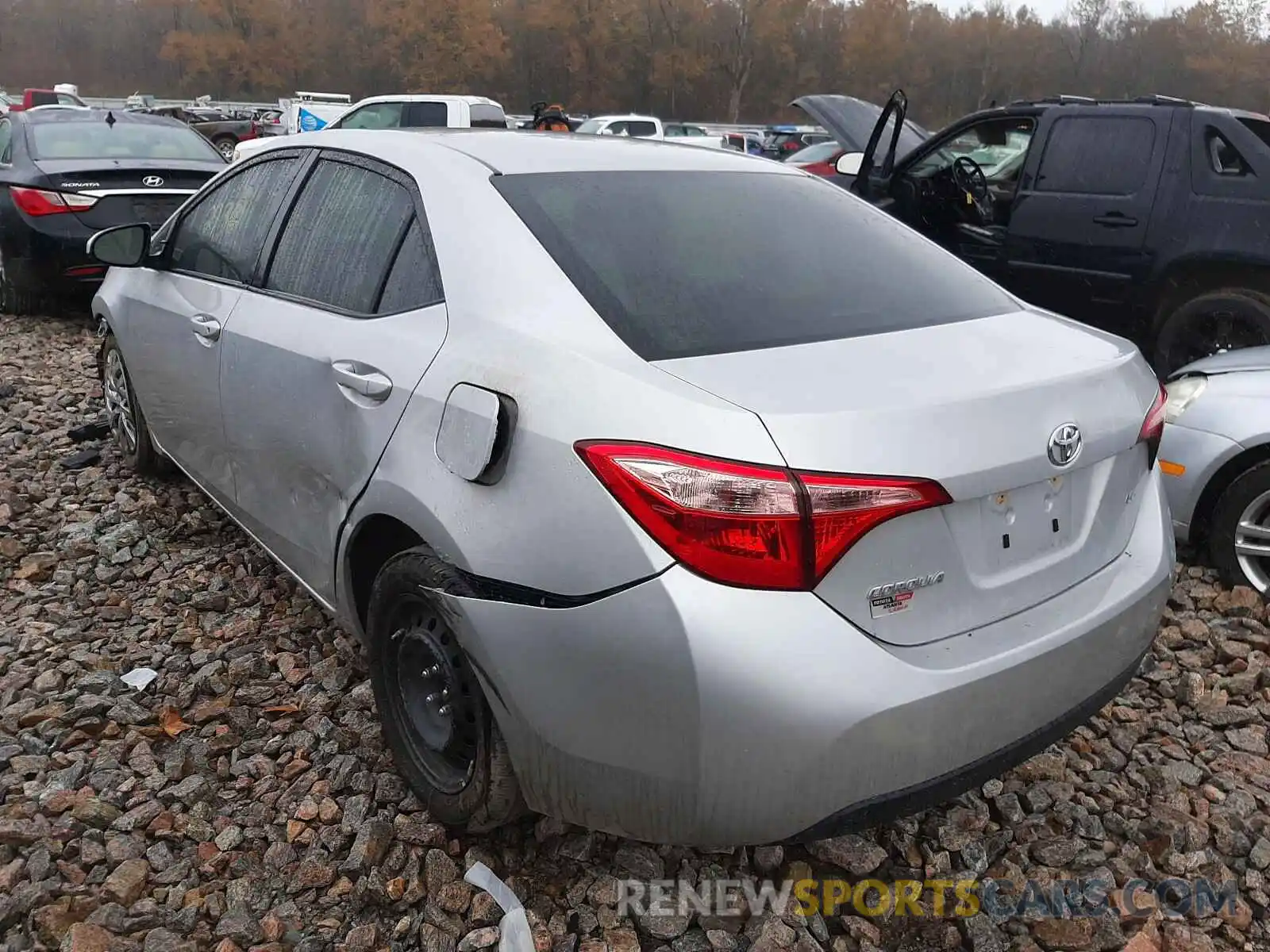 3 Photograph of a damaged car 2T1BURHE3KC144717 TOYOTA COROLLA 2019