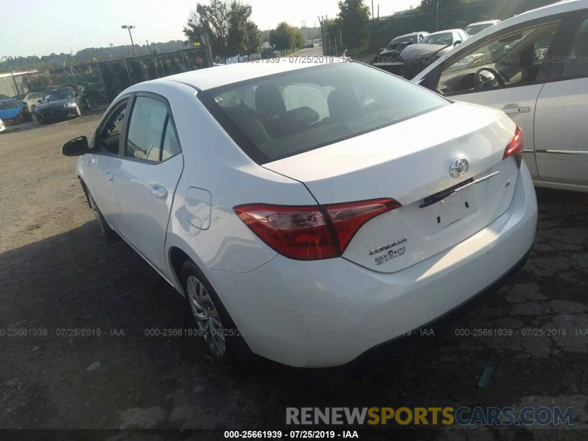 3 Photograph of a damaged car 2T1BURHE3KC145382 TOYOTA COROLLA 2019