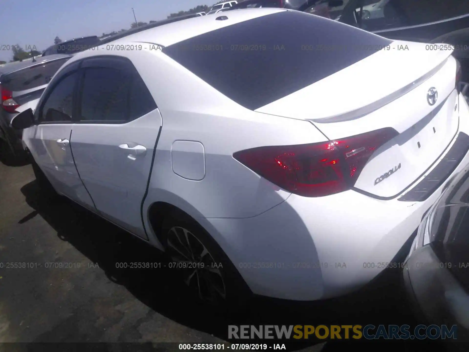 3 Photograph of a damaged car 2T1BURHE3KC151814 TOYOTA COROLLA 2019