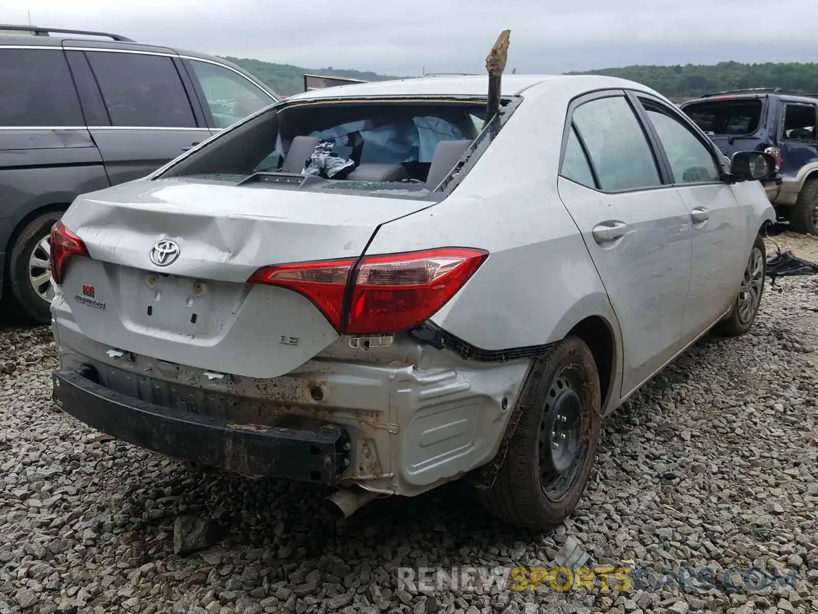 4 Photograph of a damaged car 2T1BURHE3KC155345 TOYOTA COROLLA 2019