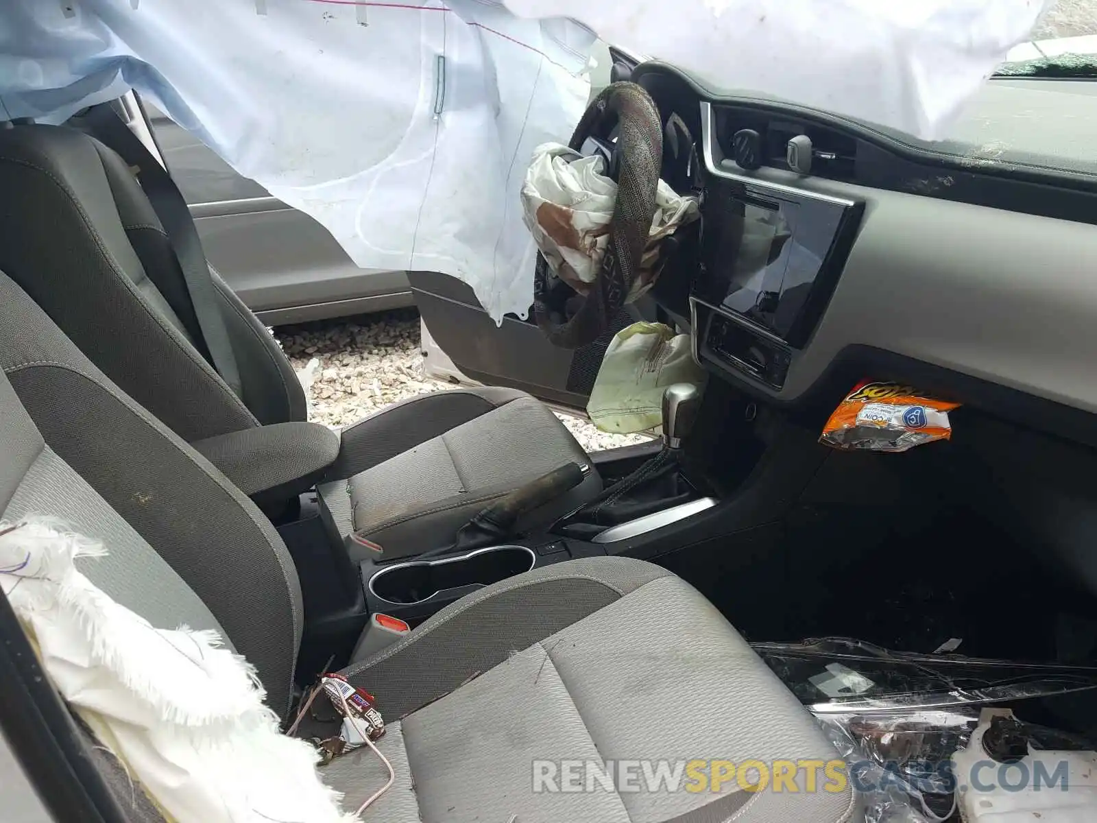 5 Photograph of a damaged car 2T1BURHE3KC155345 TOYOTA COROLLA 2019