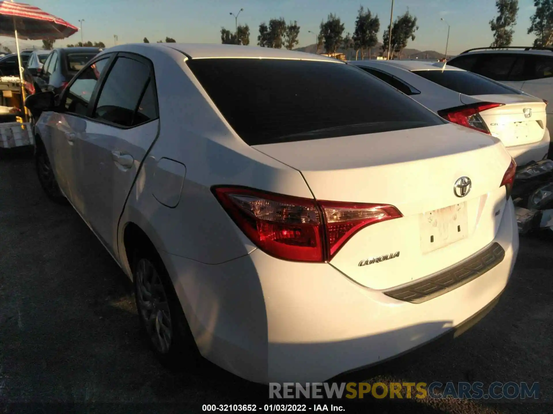 3 Photograph of a damaged car 2T1BURHE3KC156933 TOYOTA COROLLA 2019