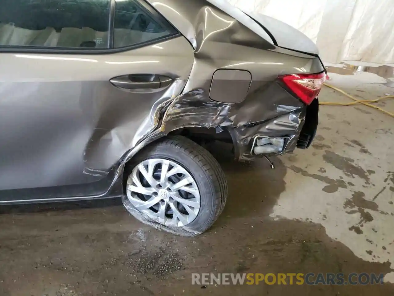 9 Photograph of a damaged car 2T1BURHE3KC162795 TOYOTA COROLLA 2019