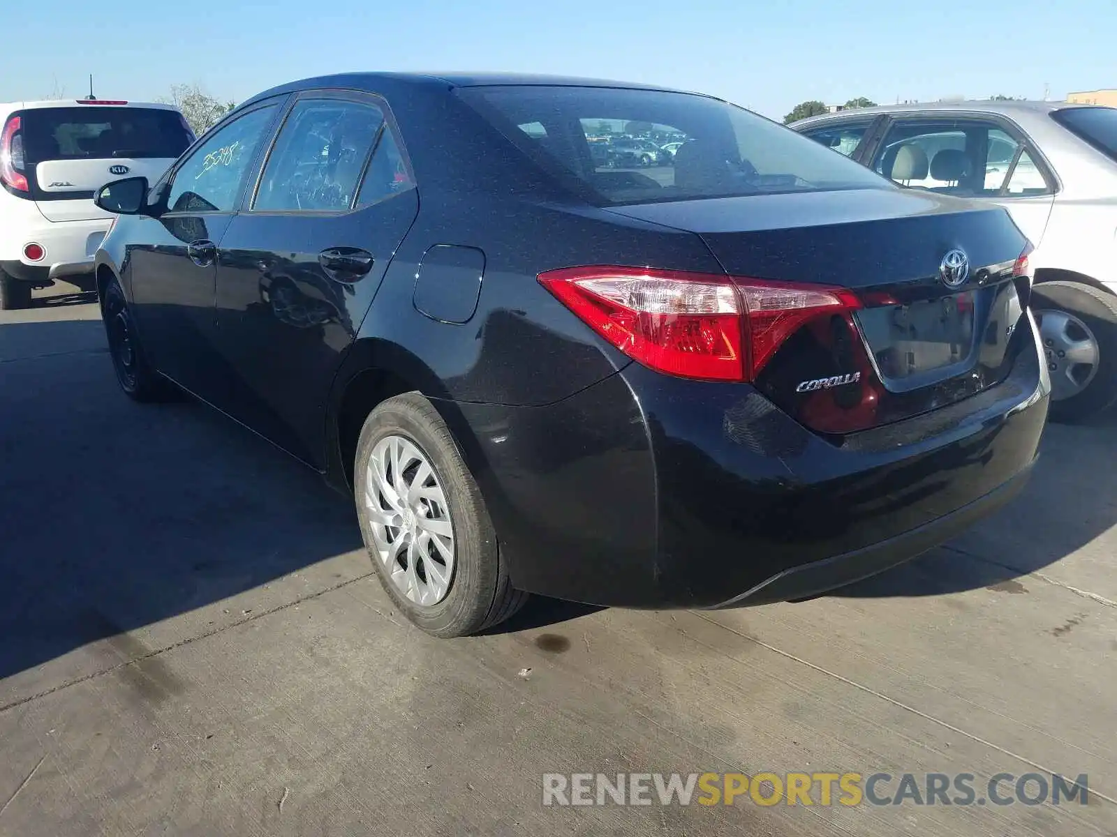 3 Photograph of a damaged car 2T1BURHE3KC163221 TOYOTA COROLLA 2019