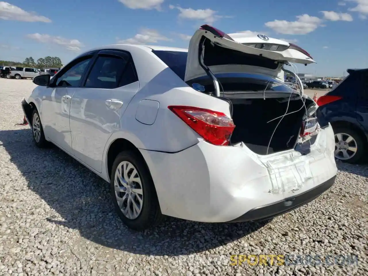 3 Photograph of a damaged car 2T1BURHE3KC164708 TOYOTA COROLLA 2019