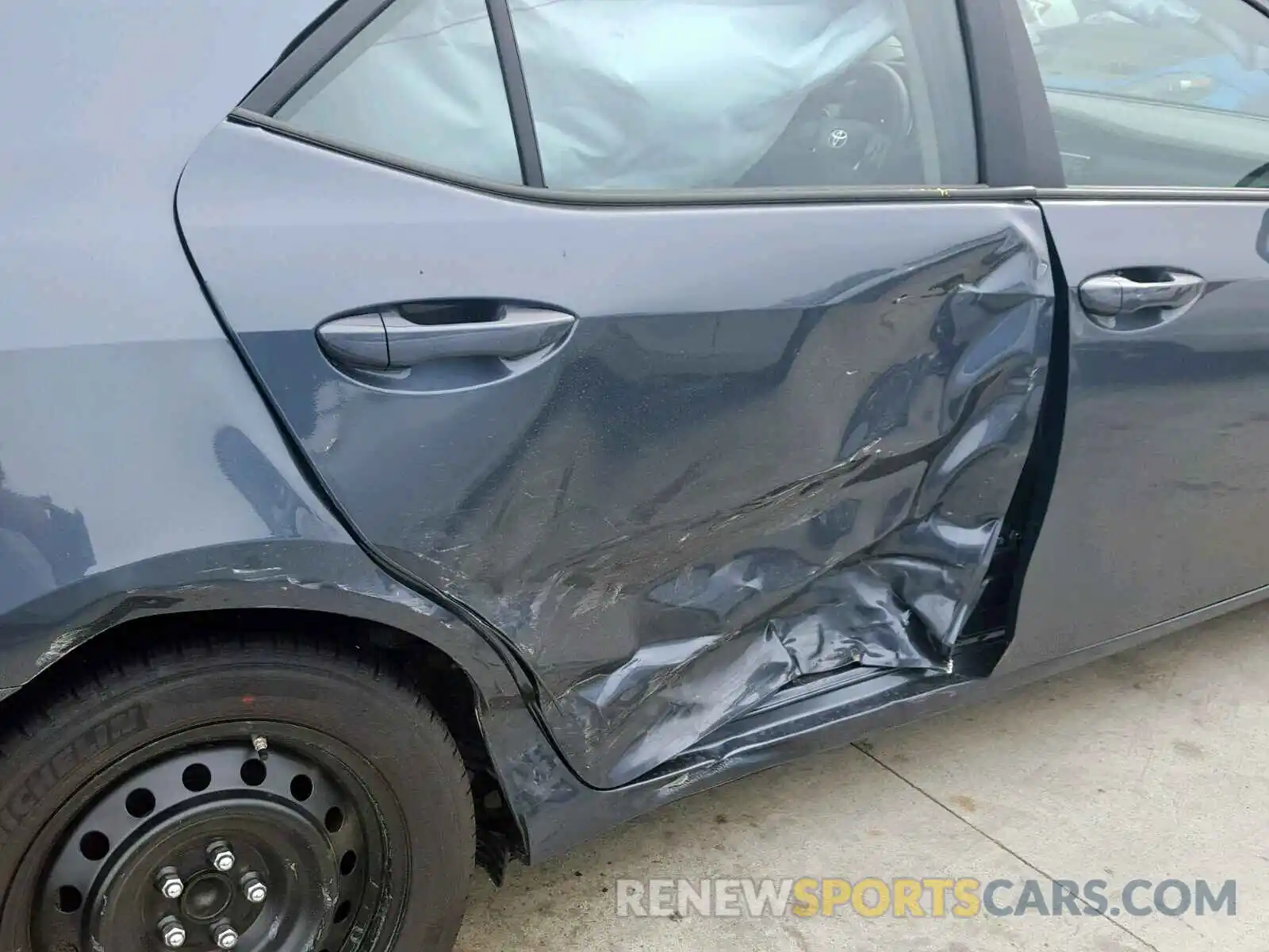 9 Photograph of a damaged car 2T1BURHE3KC165583 TOYOTA COROLLA 2019