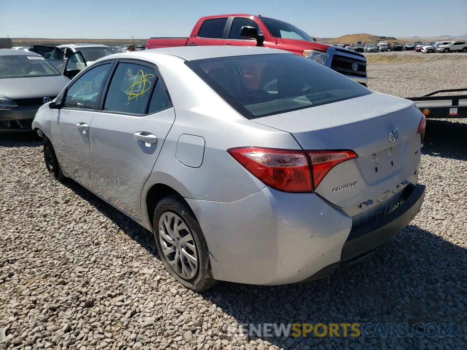 3 Photograph of a damaged car 2T1BURHE3KC165633 TOYOTA COROLLA 2019