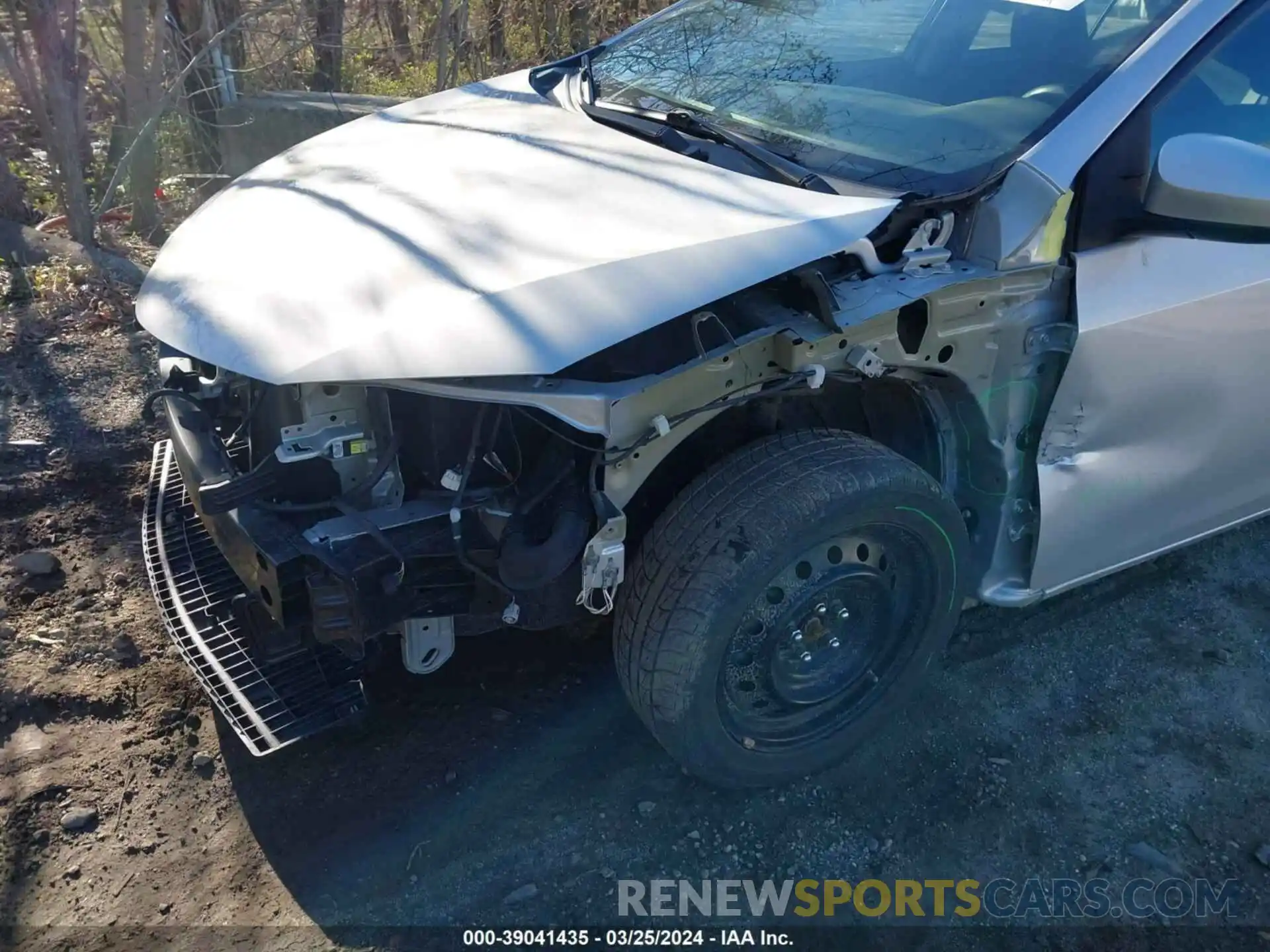 18 Photograph of a damaged car 2T1BURHE3KC170167 TOYOTA COROLLA 2019