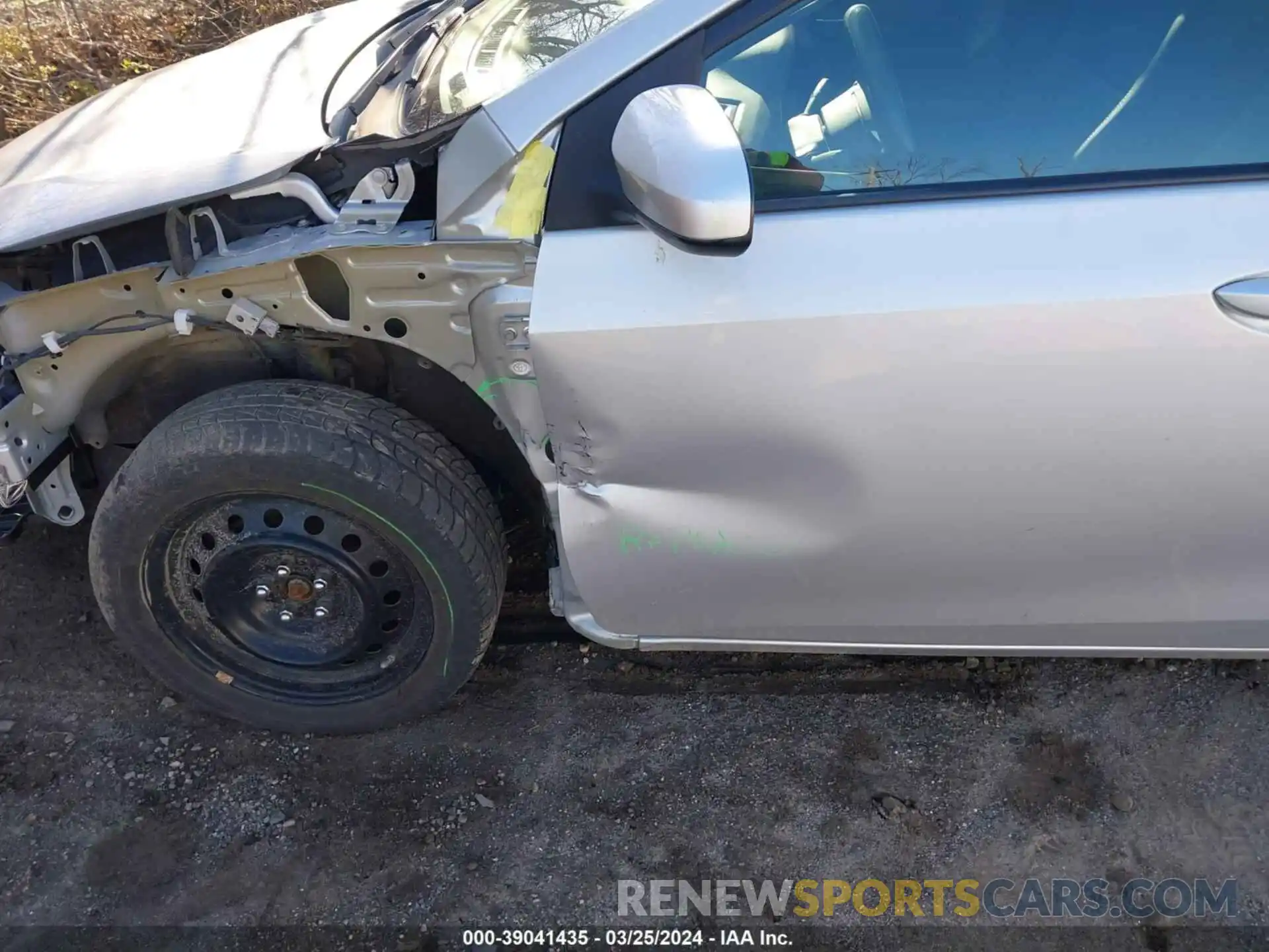 19 Photograph of a damaged car 2T1BURHE3KC170167 TOYOTA COROLLA 2019