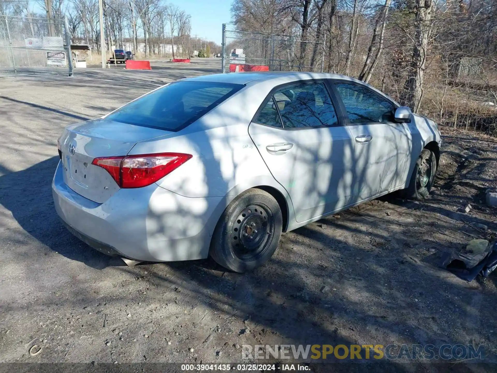 4 Photograph of a damaged car 2T1BURHE3KC170167 TOYOTA COROLLA 2019