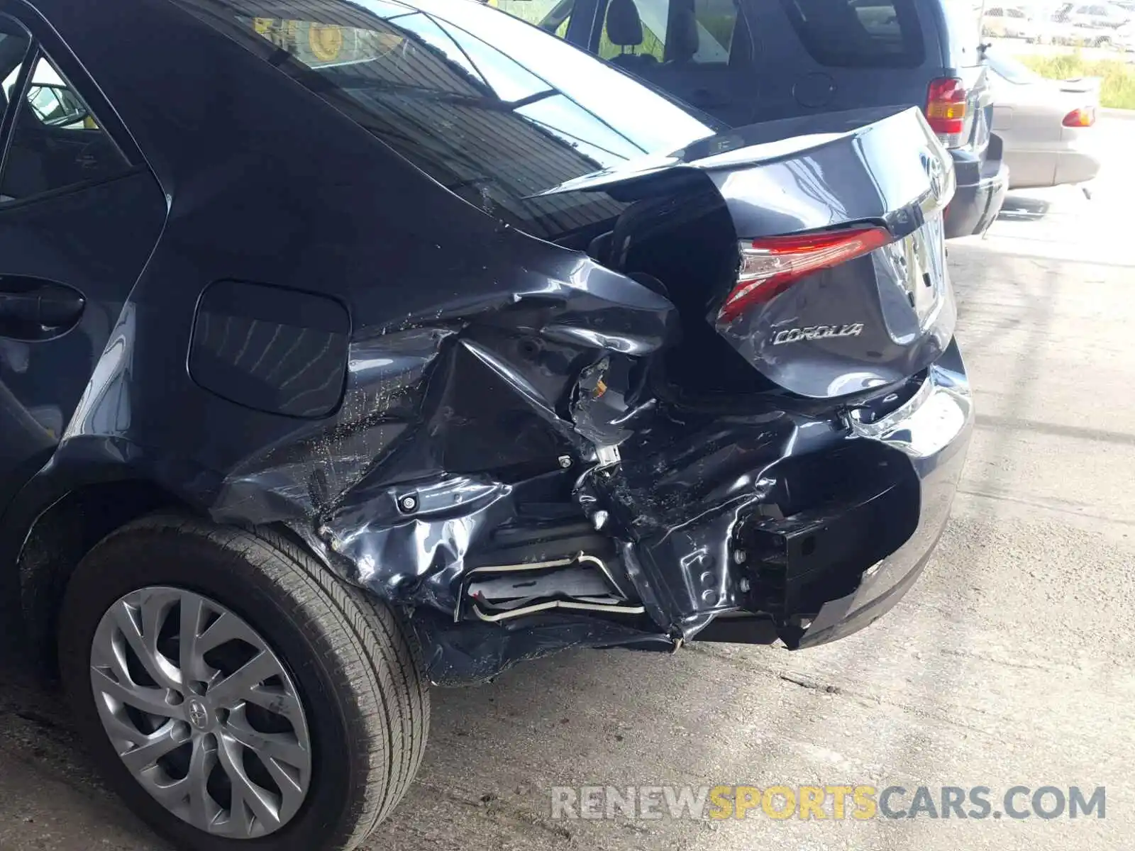 9 Photograph of a damaged car 2T1BURHE3KC175045 TOYOTA COROLLA 2019