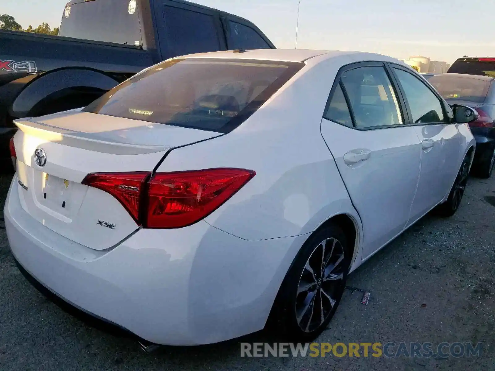 4 Photograph of a damaged car 2T1BURHE3KC175546 TOYOTA COROLLA 2019