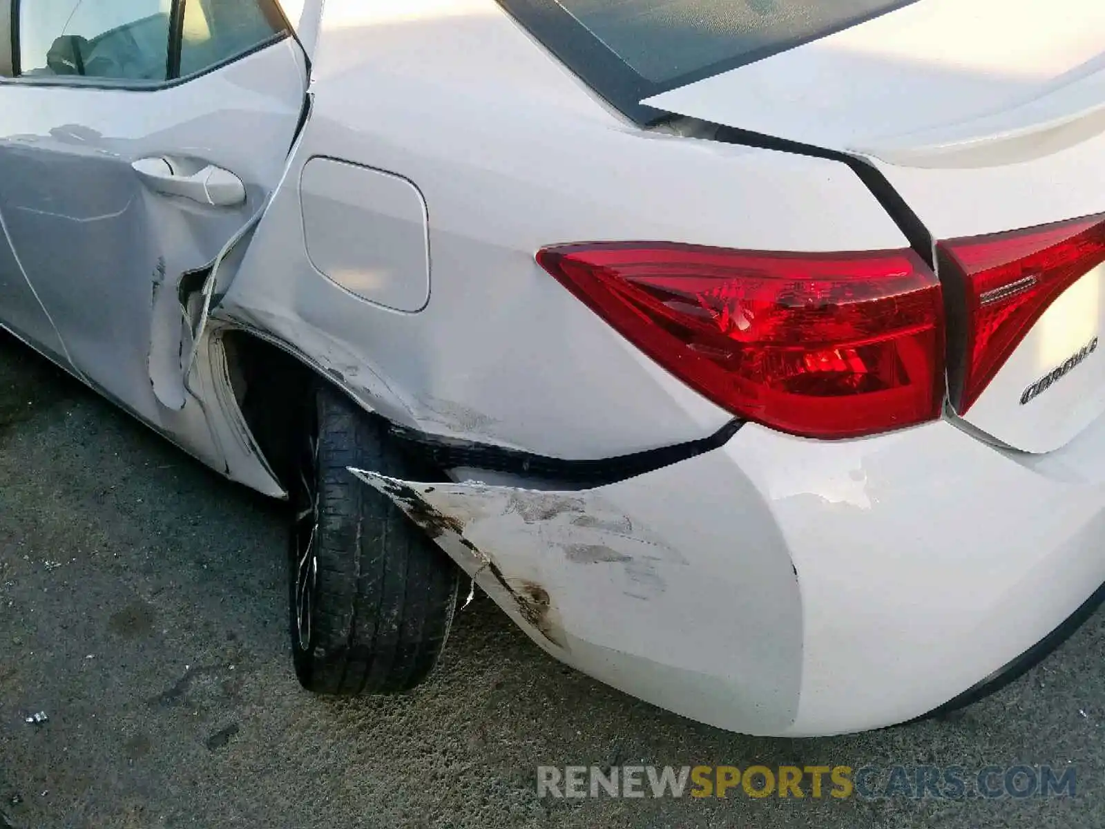 9 Photograph of a damaged car 2T1BURHE3KC175546 TOYOTA COROLLA 2019