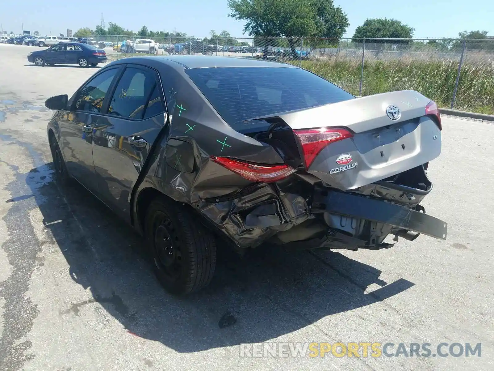3 Photograph of a damaged car 2T1BURHE3KC175613 TOYOTA COROLLA 2019