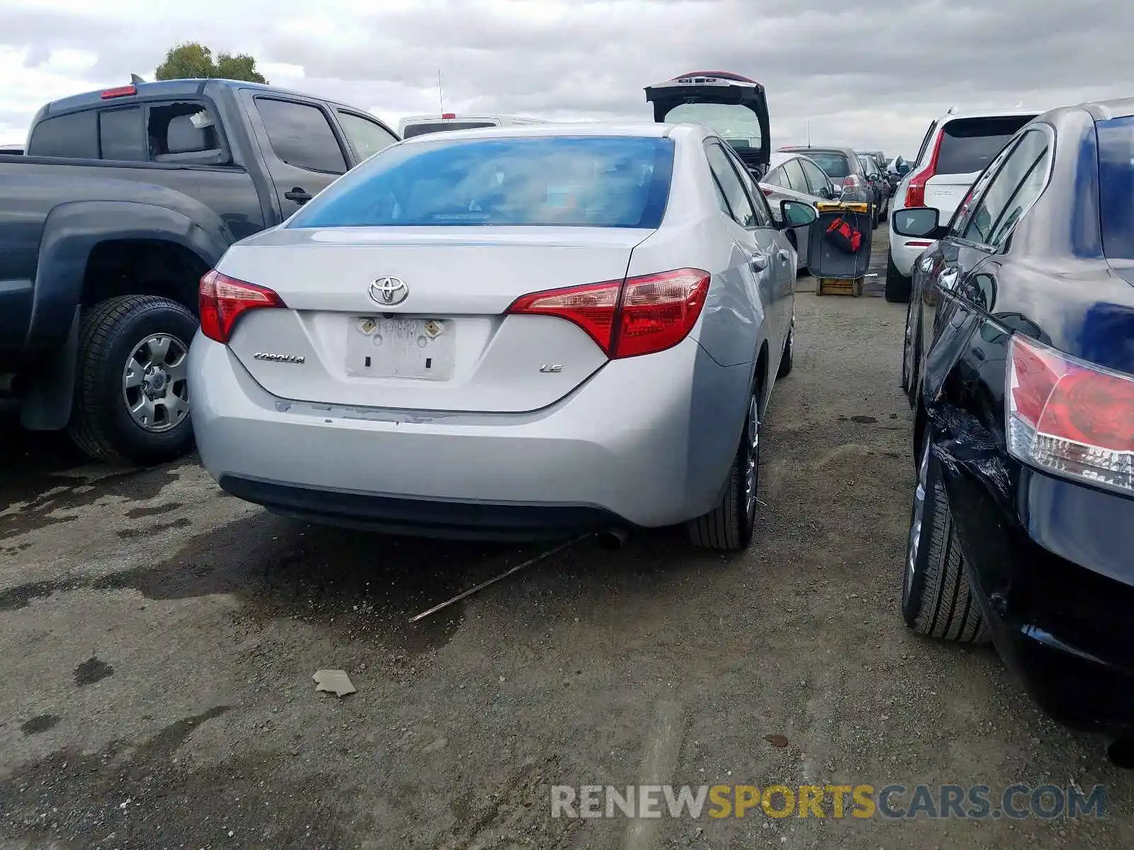 4 Photograph of a damaged car 2T1BURHE3KC175935 TOYOTA COROLLA 2019