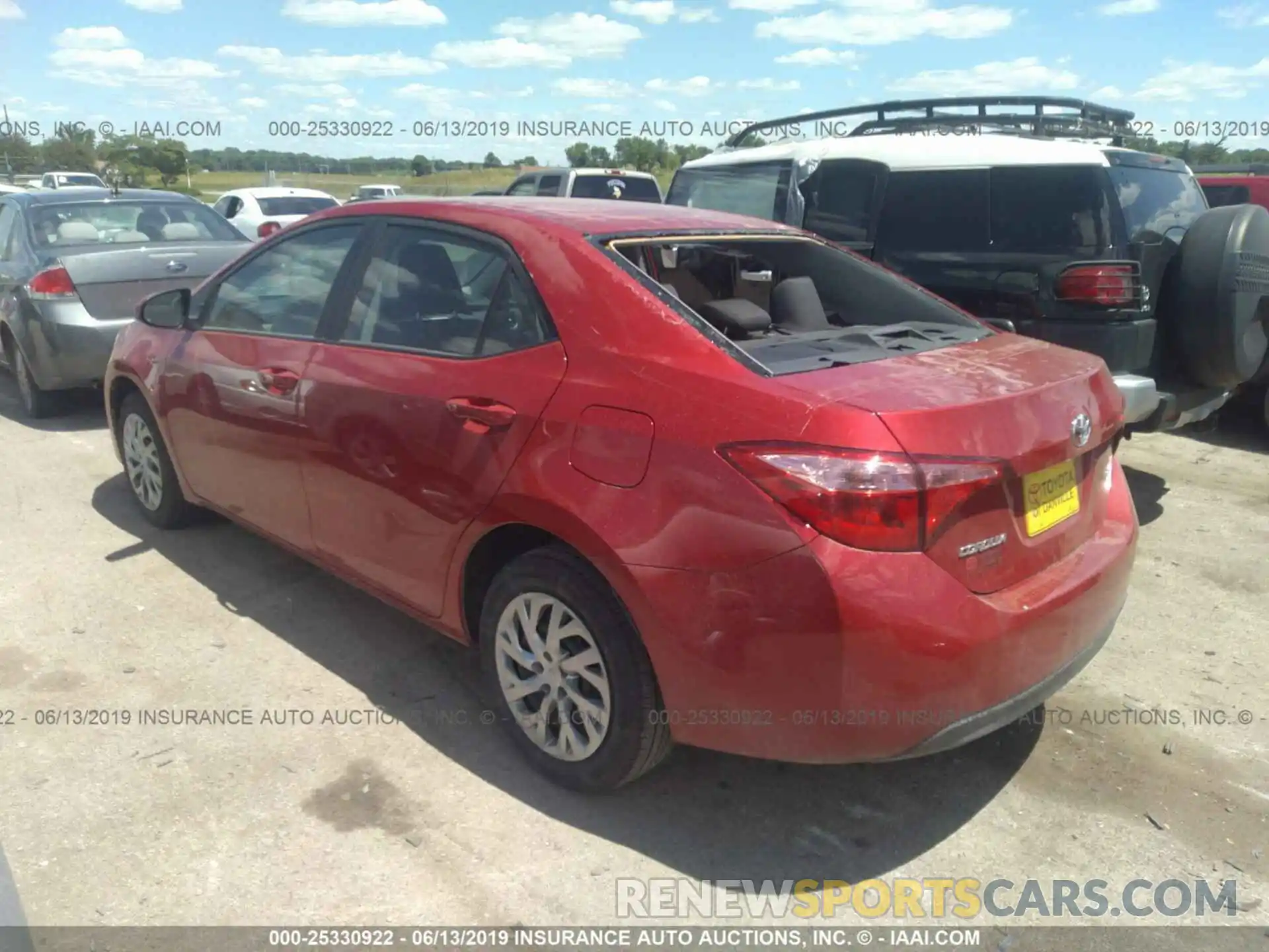 3 Photograph of a damaged car 2T1BURHE3KC176681 TOYOTA COROLLA 2019