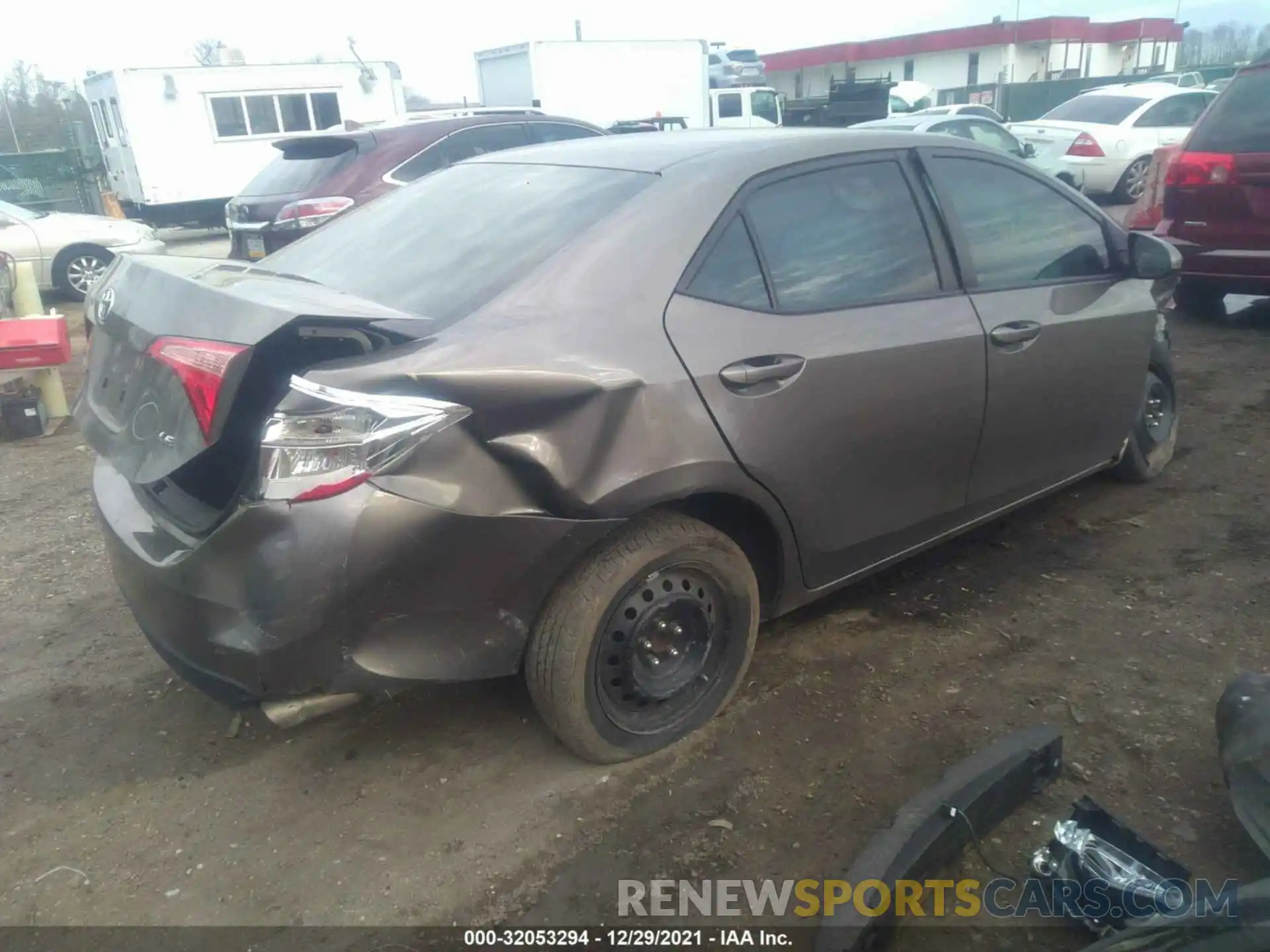 4 Photograph of a damaged car 2T1BURHE3KC176793 TOYOTA COROLLA 2019