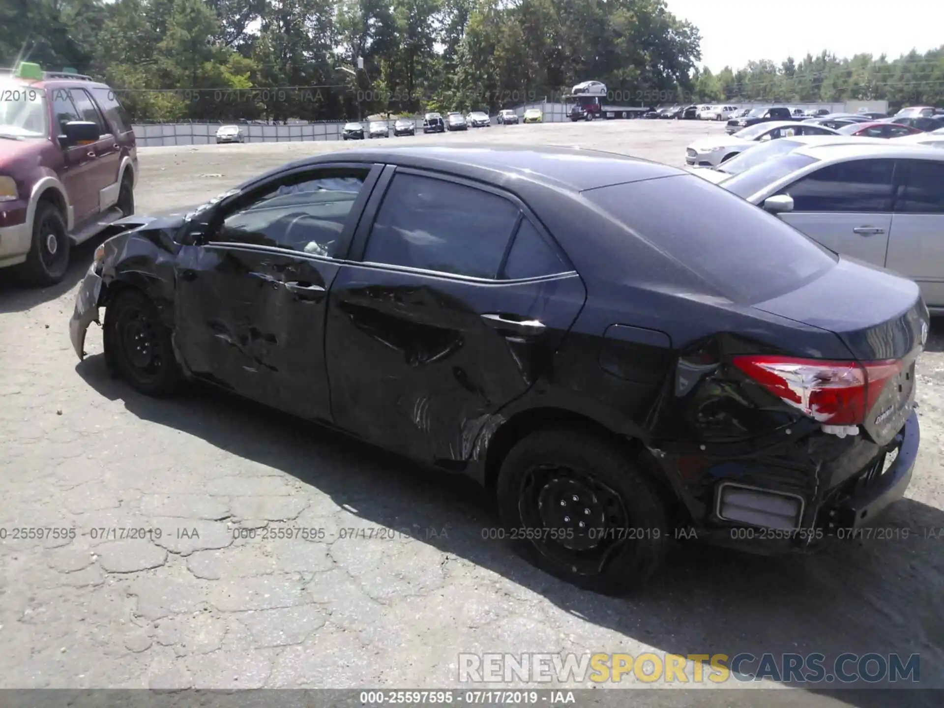 3 Photograph of a damaged car 2T1BURHE3KC182237 TOYOTA COROLLA 2019