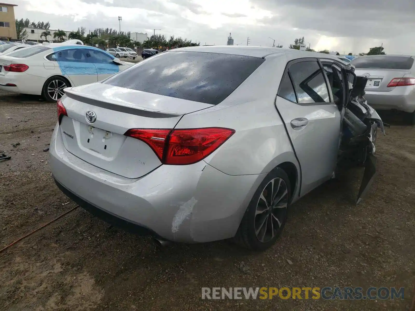 4 Photograph of a damaged car 2T1BURHE3KC183484 TOYOTA COROLLA 2019