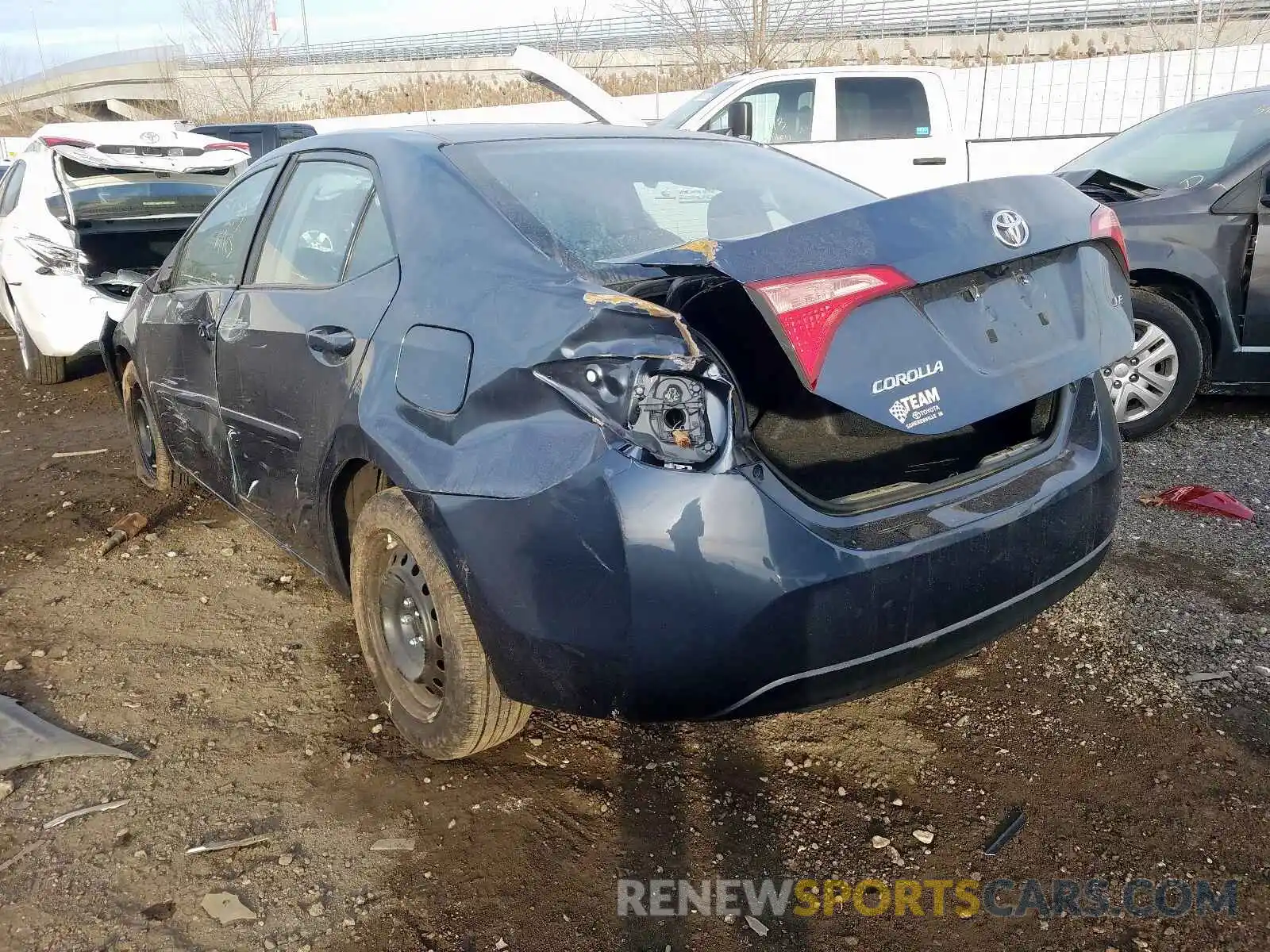 3 Photograph of a damaged car 2T1BURHE3KC203037 TOYOTA COROLLA 2019