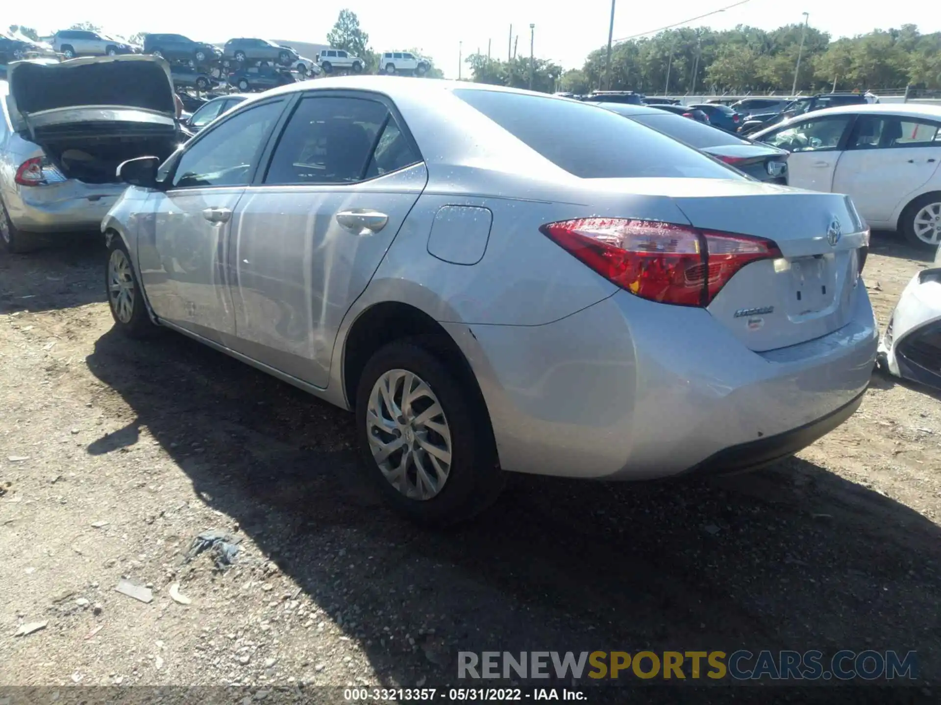 3 Photograph of a damaged car 2T1BURHE3KC204057 TOYOTA COROLLA 2019