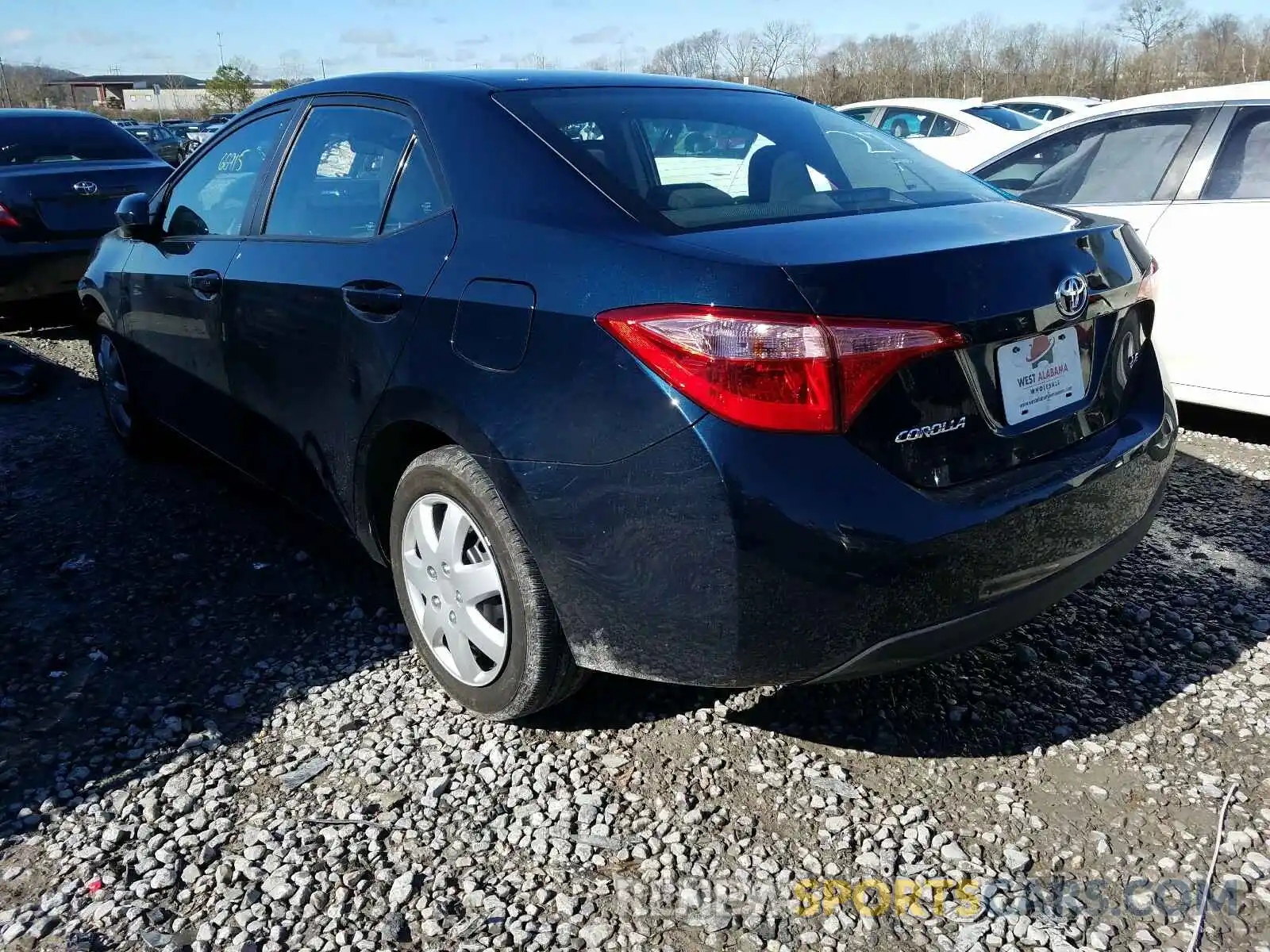 3 Photograph of a damaged car 2T1BURHE3KC204253 TOYOTA COROLLA 2019