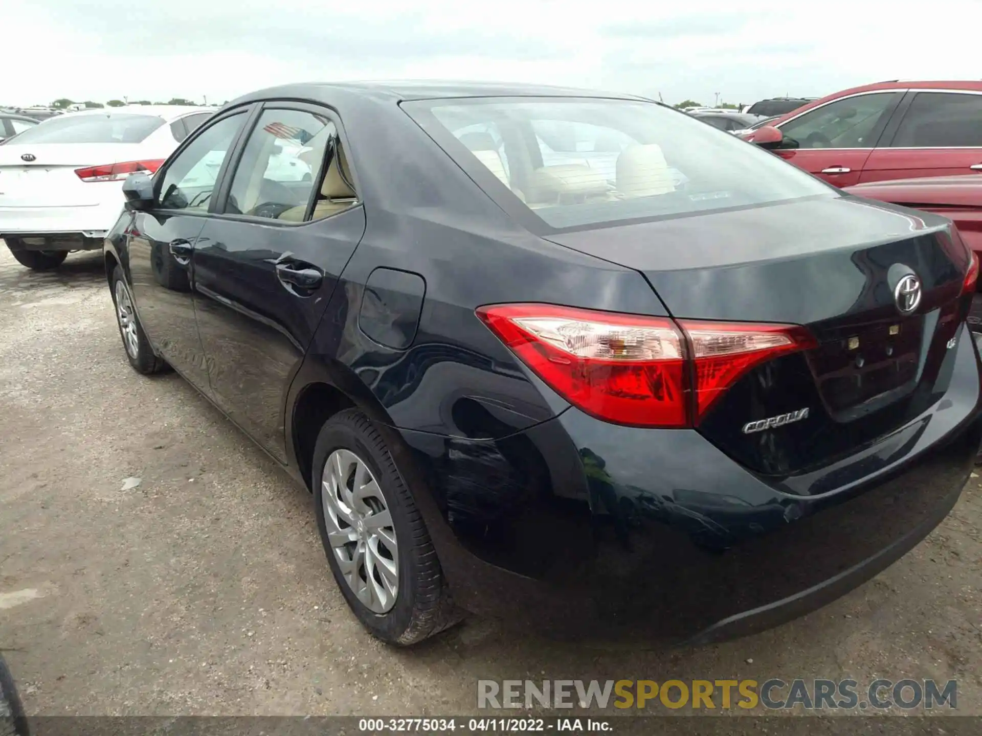 3 Photograph of a damaged car 2T1BURHE3KC204625 TOYOTA COROLLA 2019