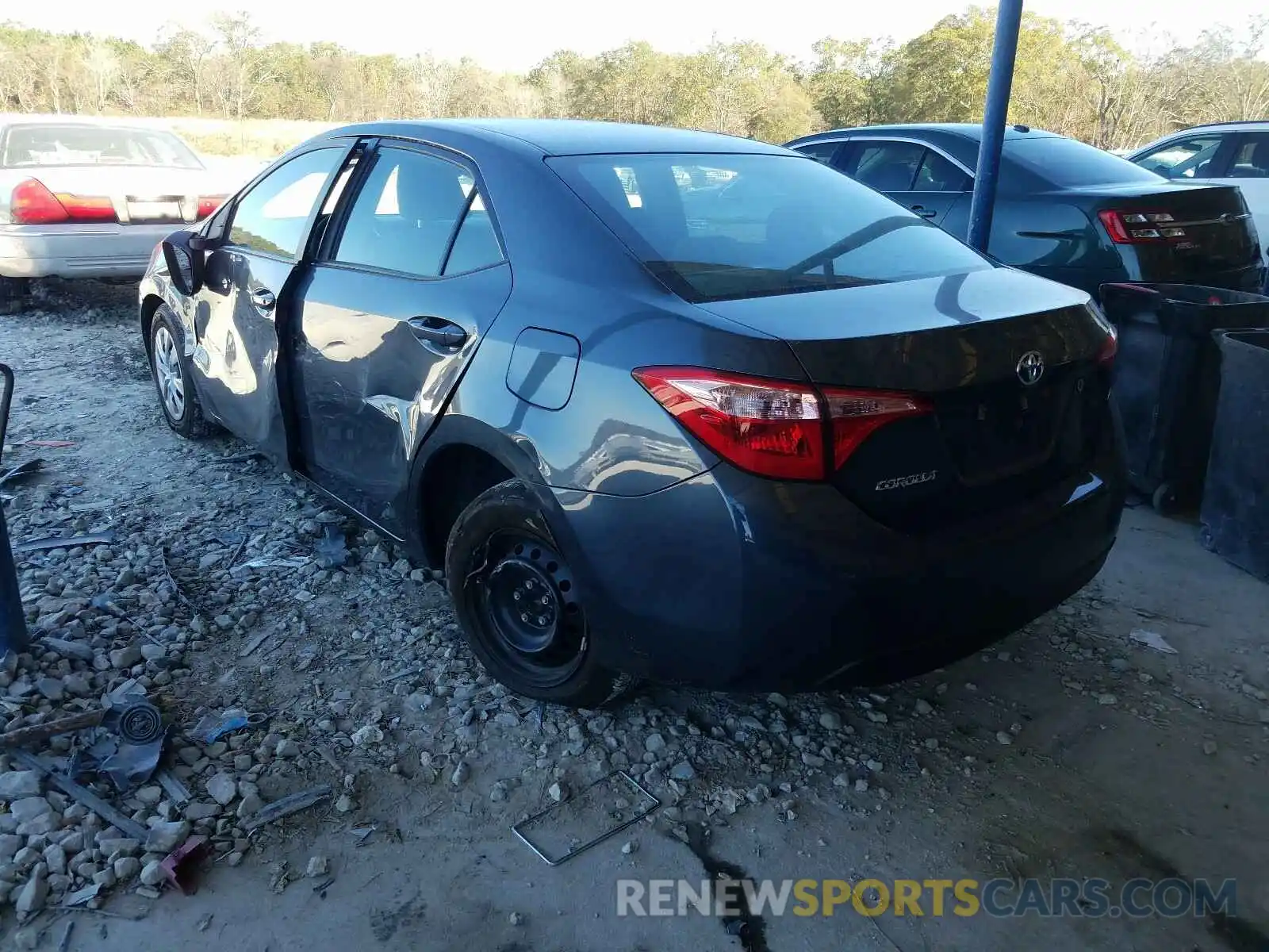 3 Photograph of a damaged car 2T1BURHE3KC204737 TOYOTA COROLLA 2019