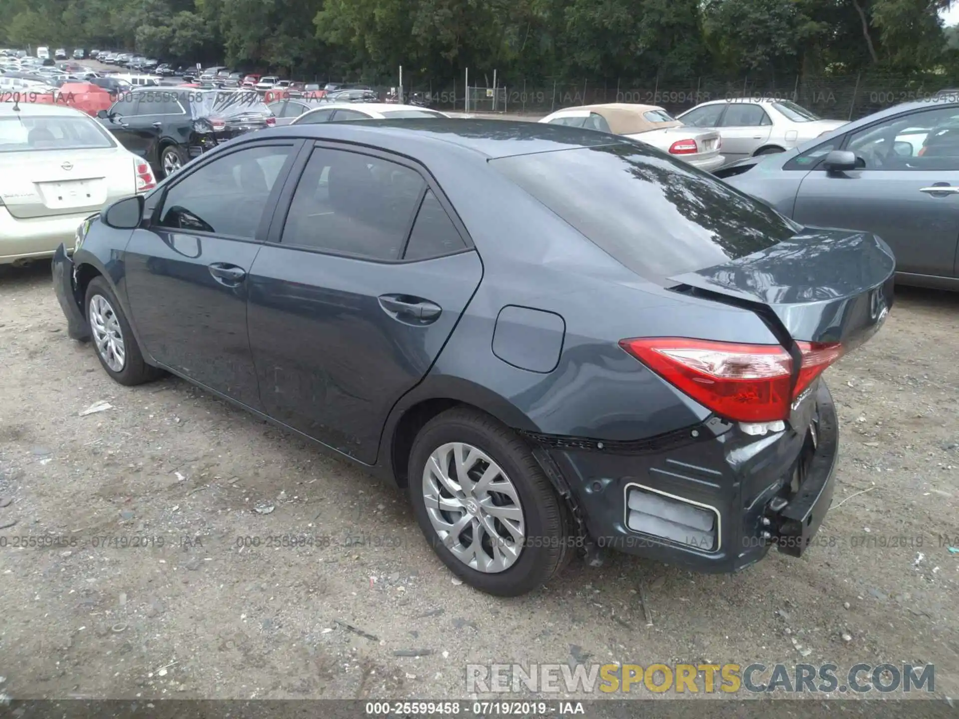 3 Photograph of a damaged car 2T1BURHE3KC204933 TOYOTA COROLLA 2019