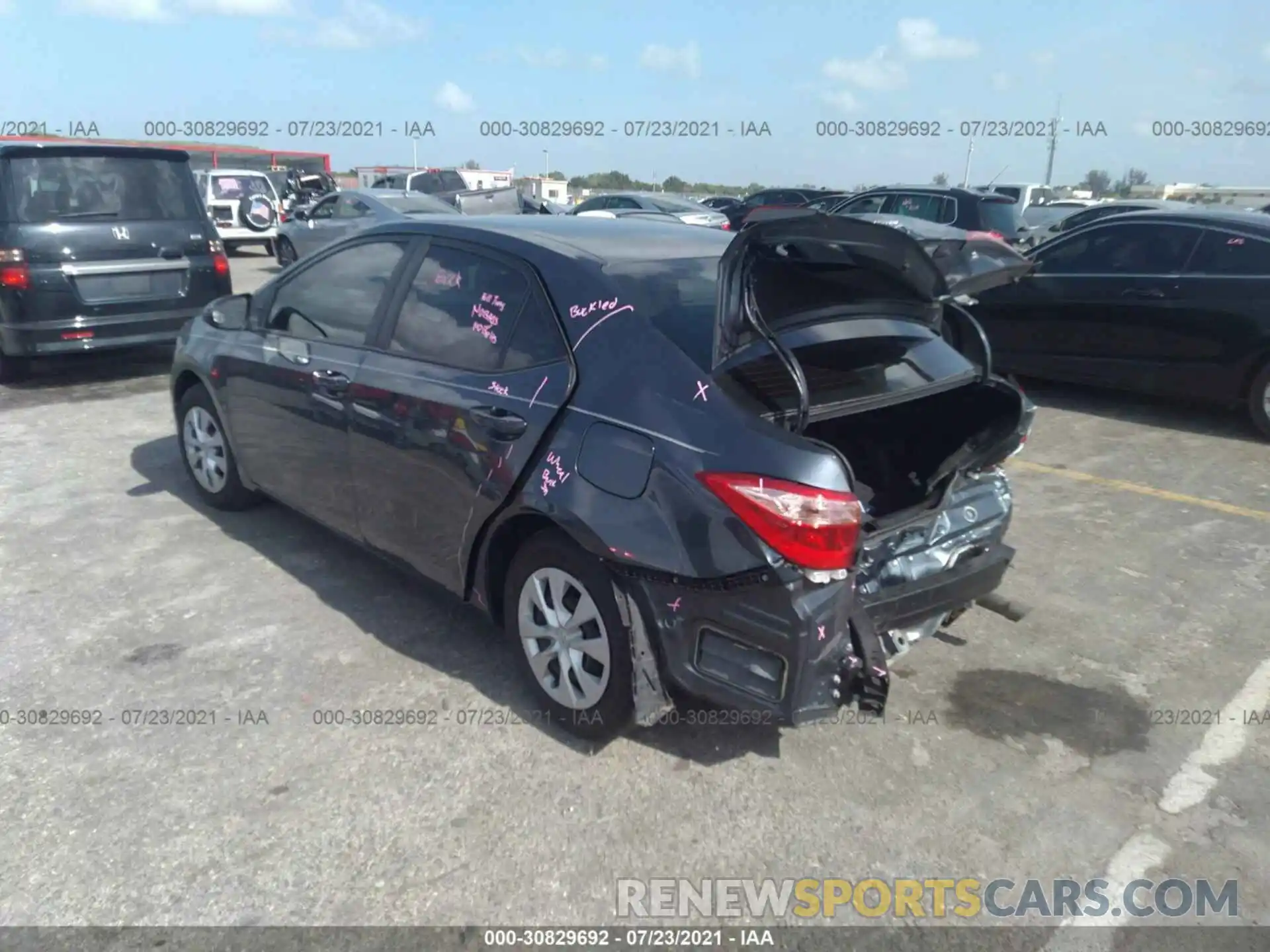 3 Photograph of a damaged car 2T1BURHE3KC209100 TOYOTA COROLLA 2019