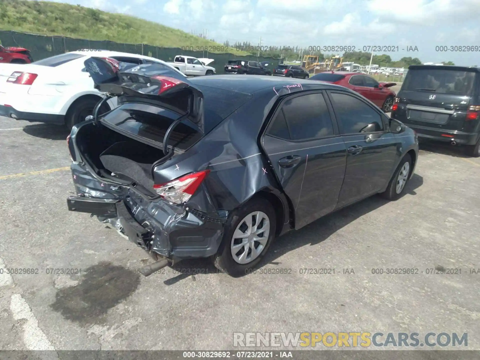 4 Photograph of a damaged car 2T1BURHE3KC209100 TOYOTA COROLLA 2019