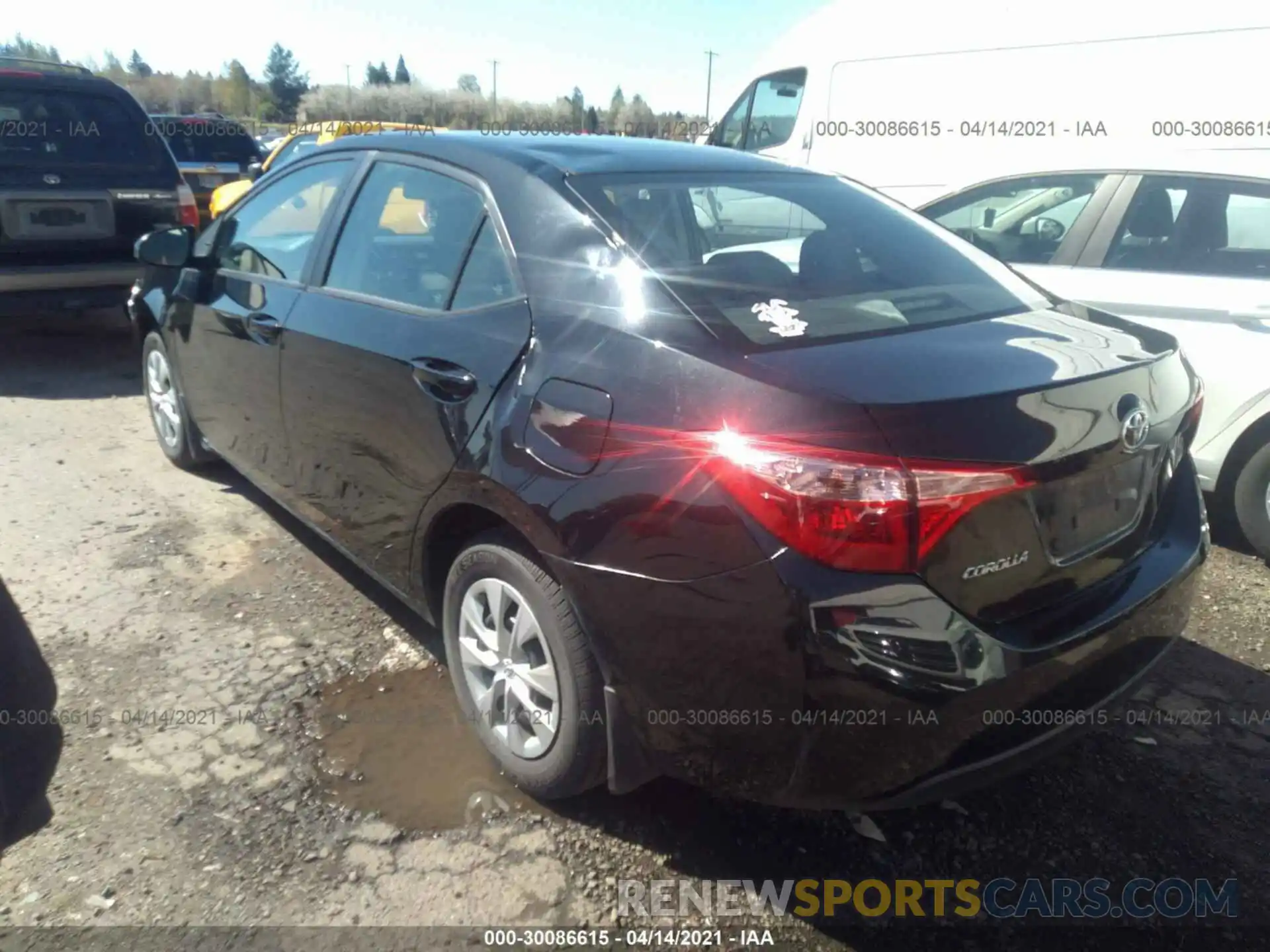 3 Photograph of a damaged car 2T1BURHE3KC209467 TOYOTA COROLLA 2019