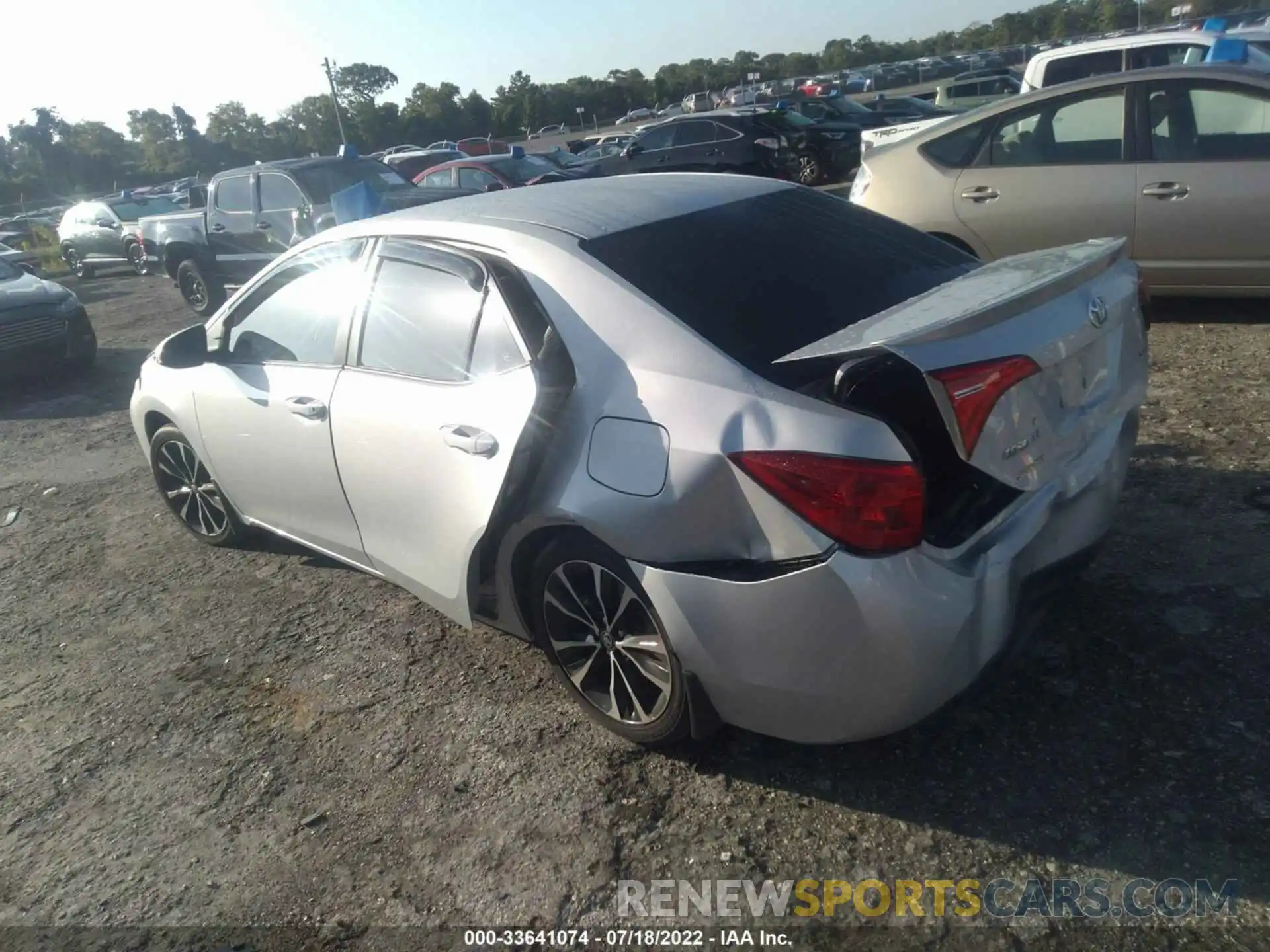 3 Photograph of a damaged car 2T1BURHE3KC213938 TOYOTA COROLLA 2019