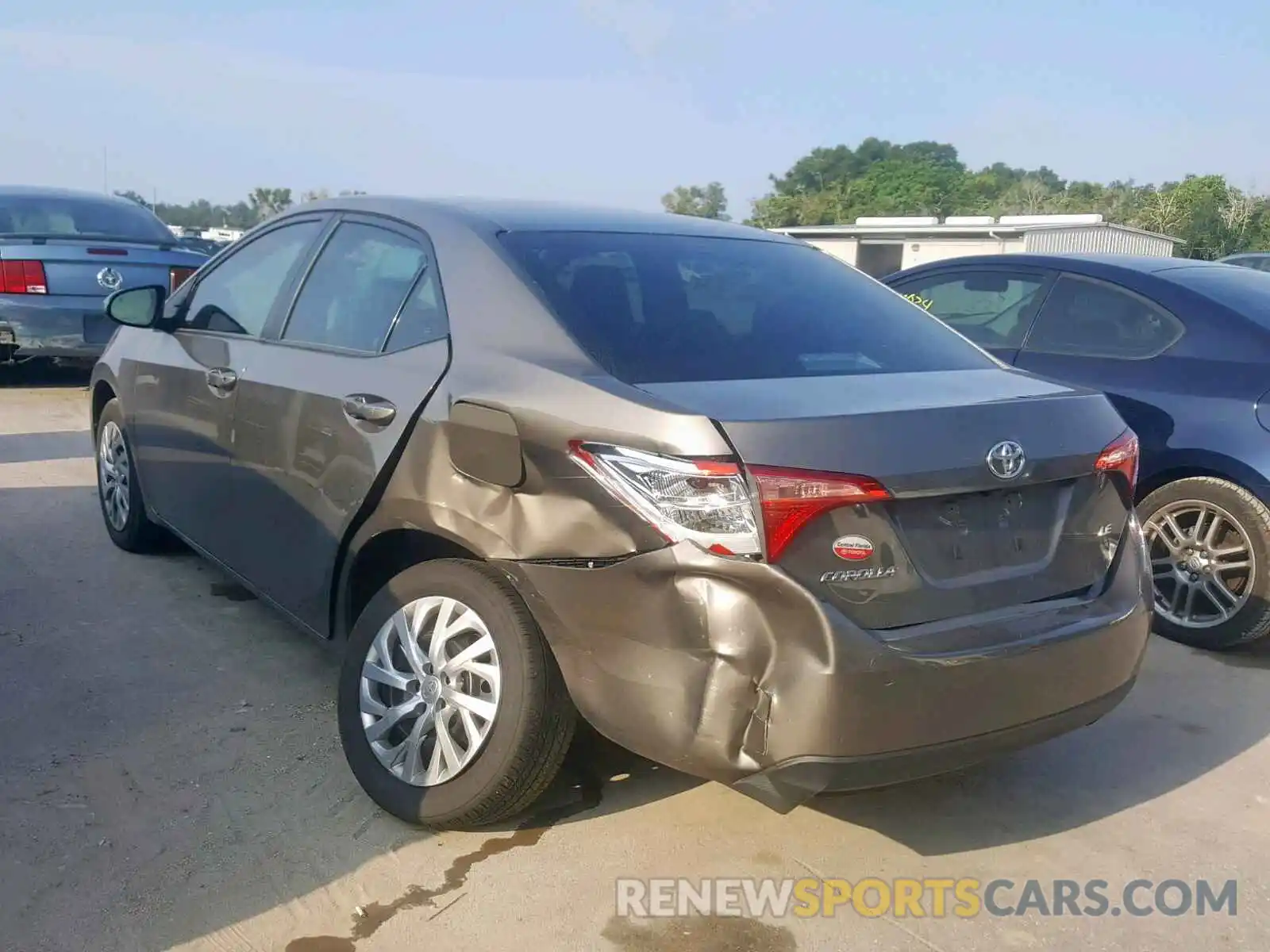 3 Photograph of a damaged car 2T1BURHE3KC214409 TOYOTA COROLLA 2019