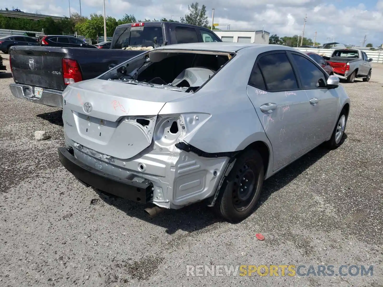 4 Photograph of a damaged car 2T1BURHE3KC215267 TOYOTA COROLLA 2019