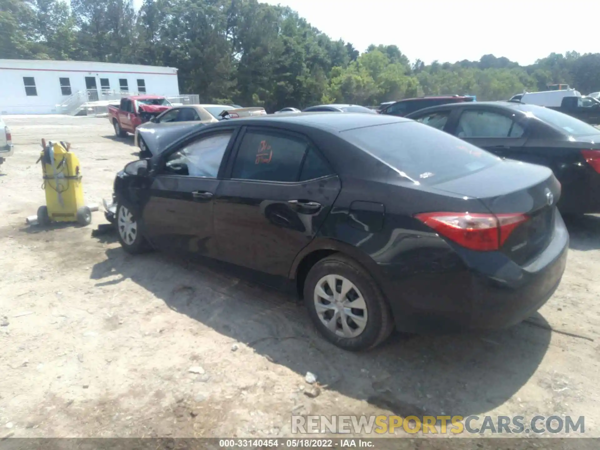 3 Photograph of a damaged car 2T1BURHE3KC216340 TOYOTA COROLLA 2019