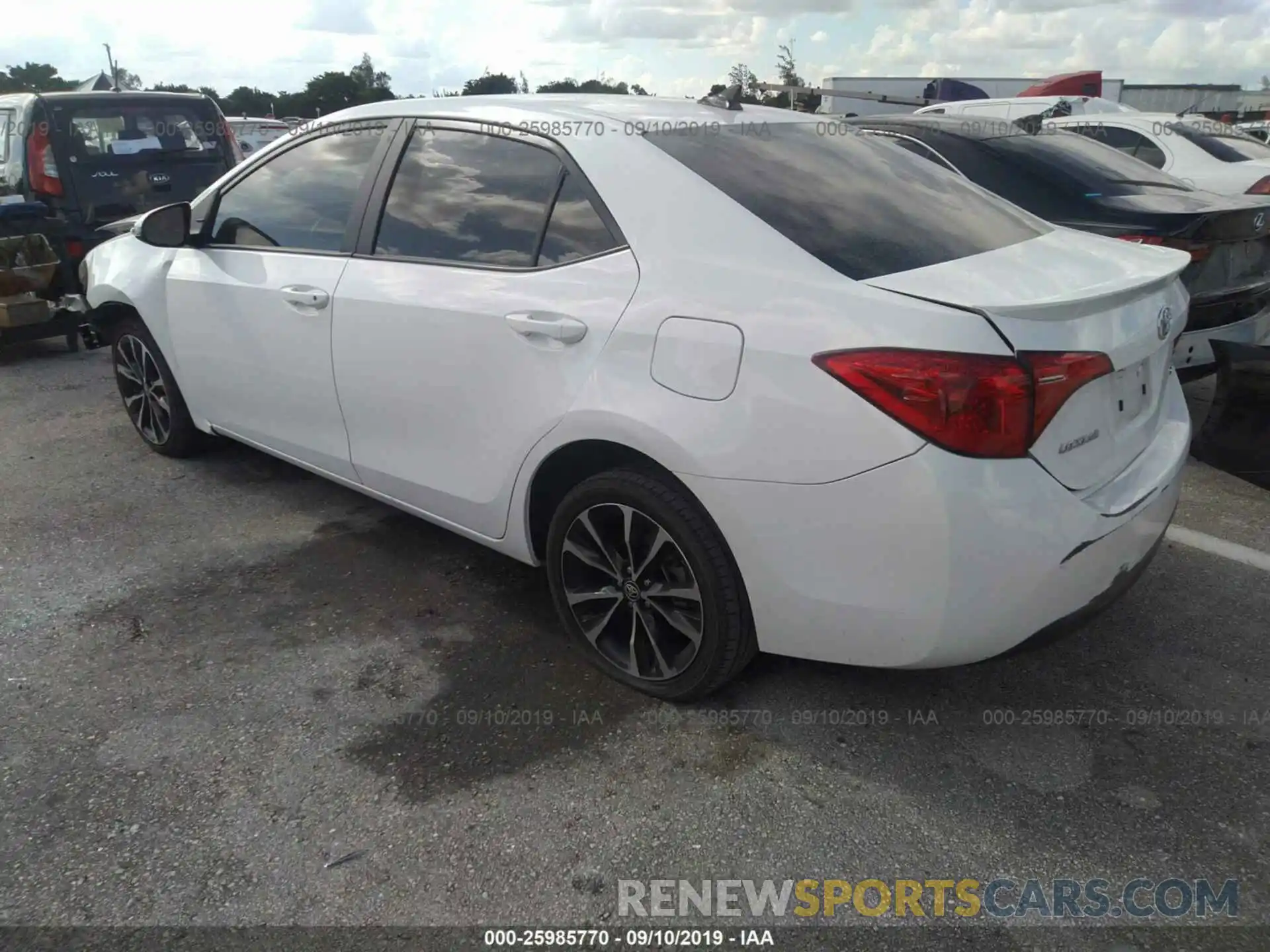 3 Photograph of a damaged car 2T1BURHE3KC217018 TOYOTA COROLLA 2019