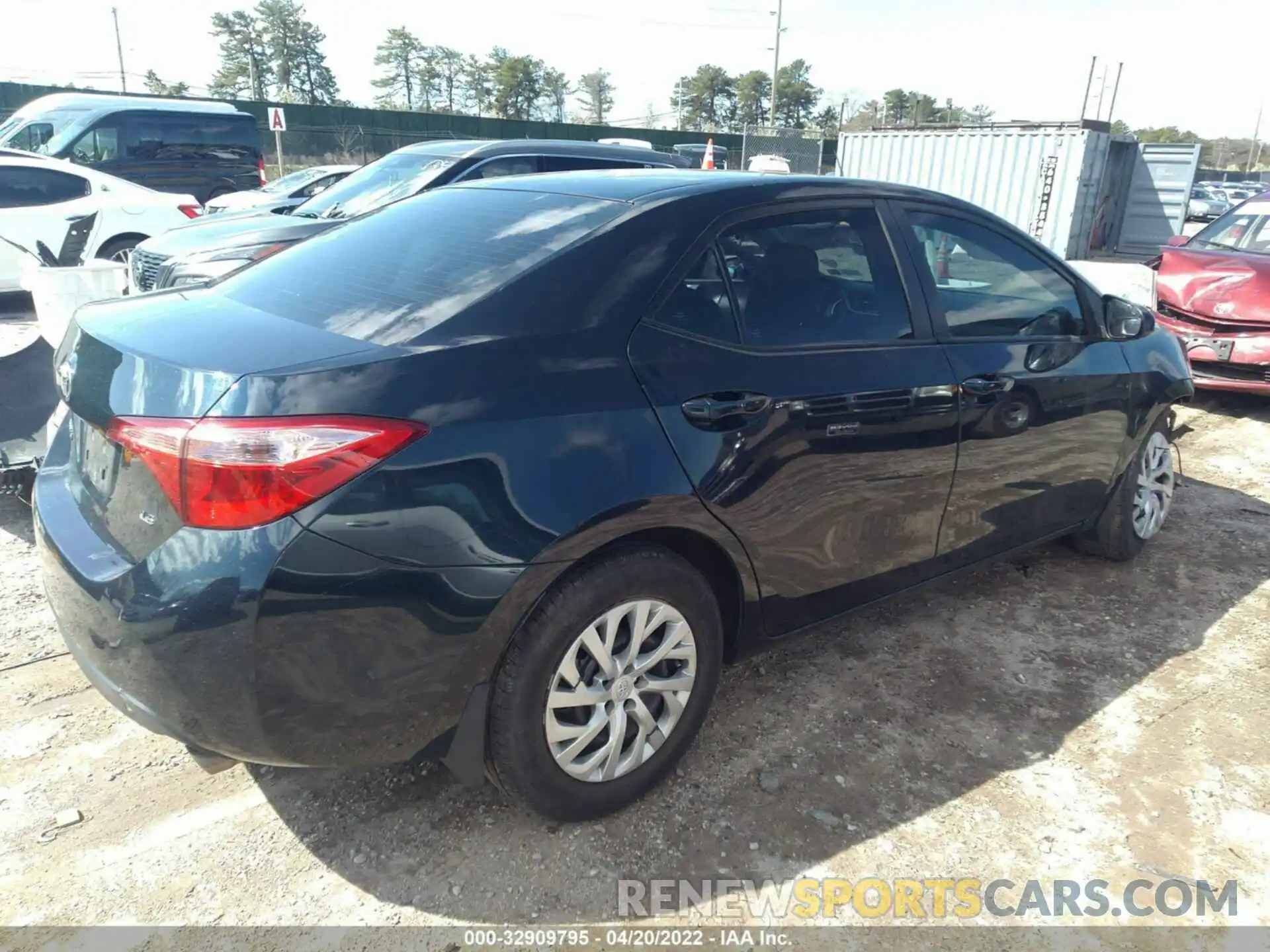 4 Photograph of a damaged car 2T1BURHE3KC218153 TOYOTA COROLLA 2019