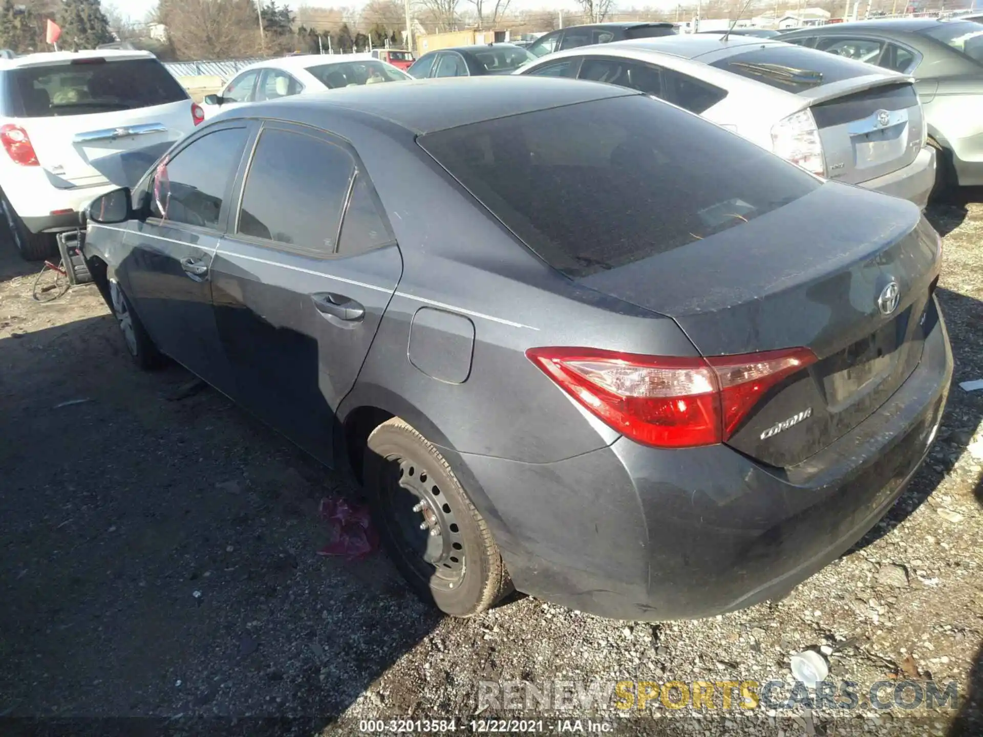 3 Photograph of a damaged car 2T1BURHE3KC218637 TOYOTA COROLLA 2019