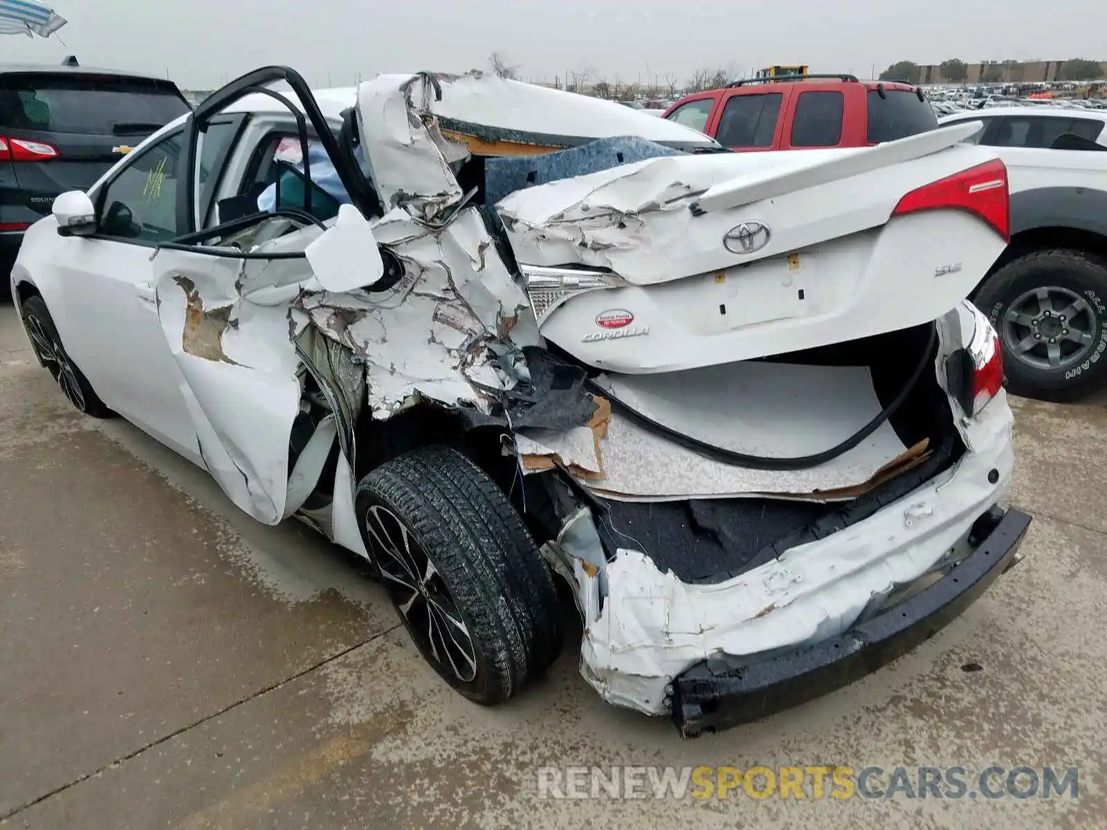 3 Photograph of a damaged car 2T1BURHE3KC219075 TOYOTA COROLLA 2019