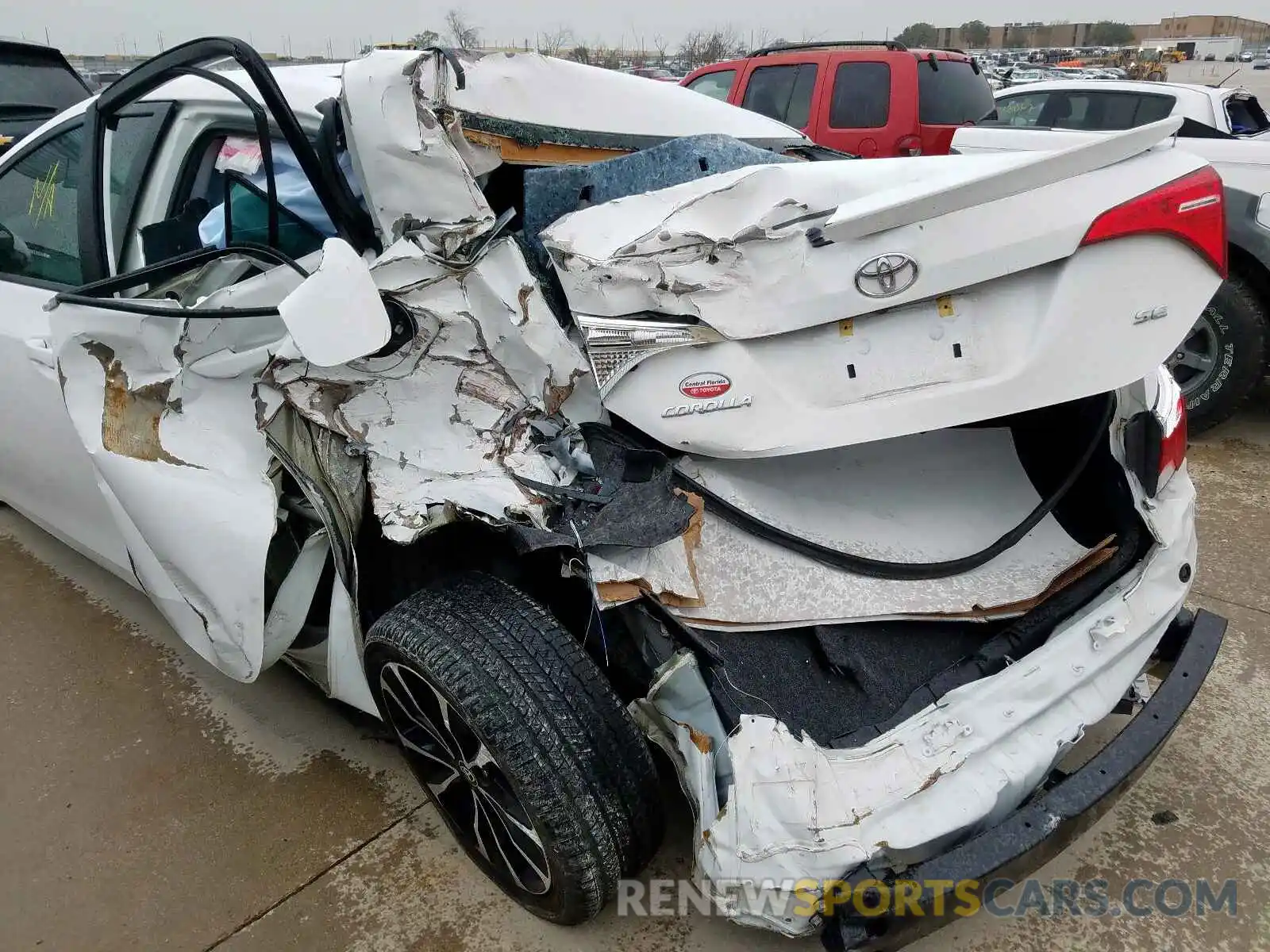 9 Photograph of a damaged car 2T1BURHE3KC219075 TOYOTA COROLLA 2019